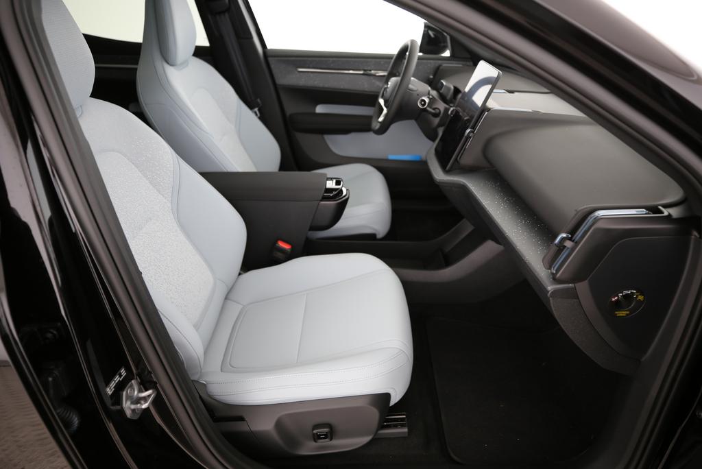 Volvo EX30 E60 Twin Ultra Performance AWD_4