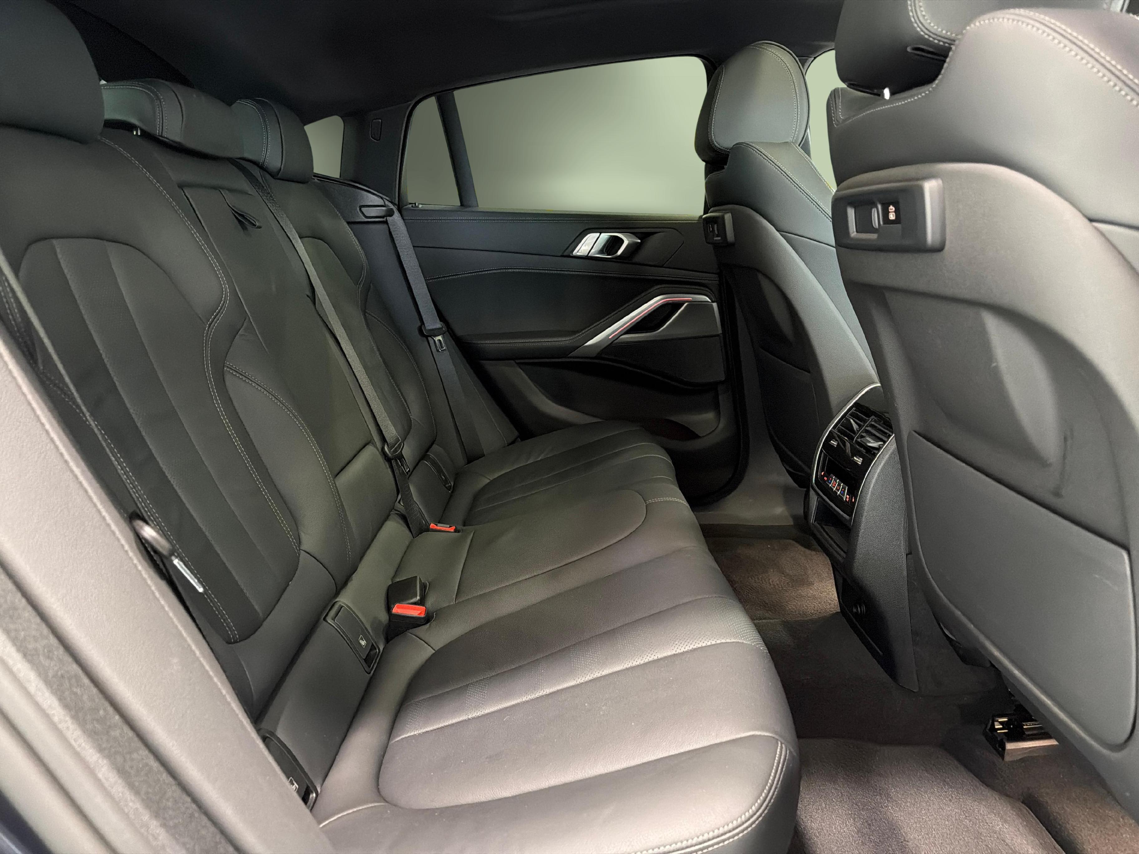 BMW X6 M50i_18