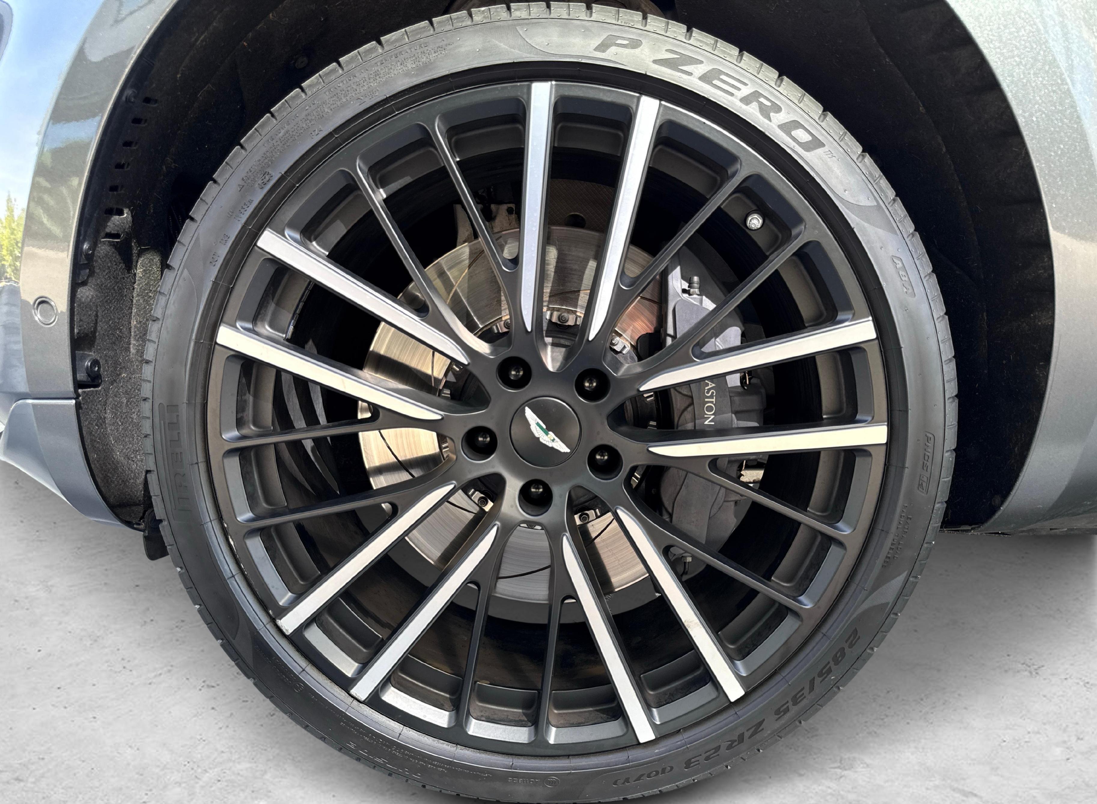 Aston Martin DBX 4.0 V8 Bi-Turbo_13