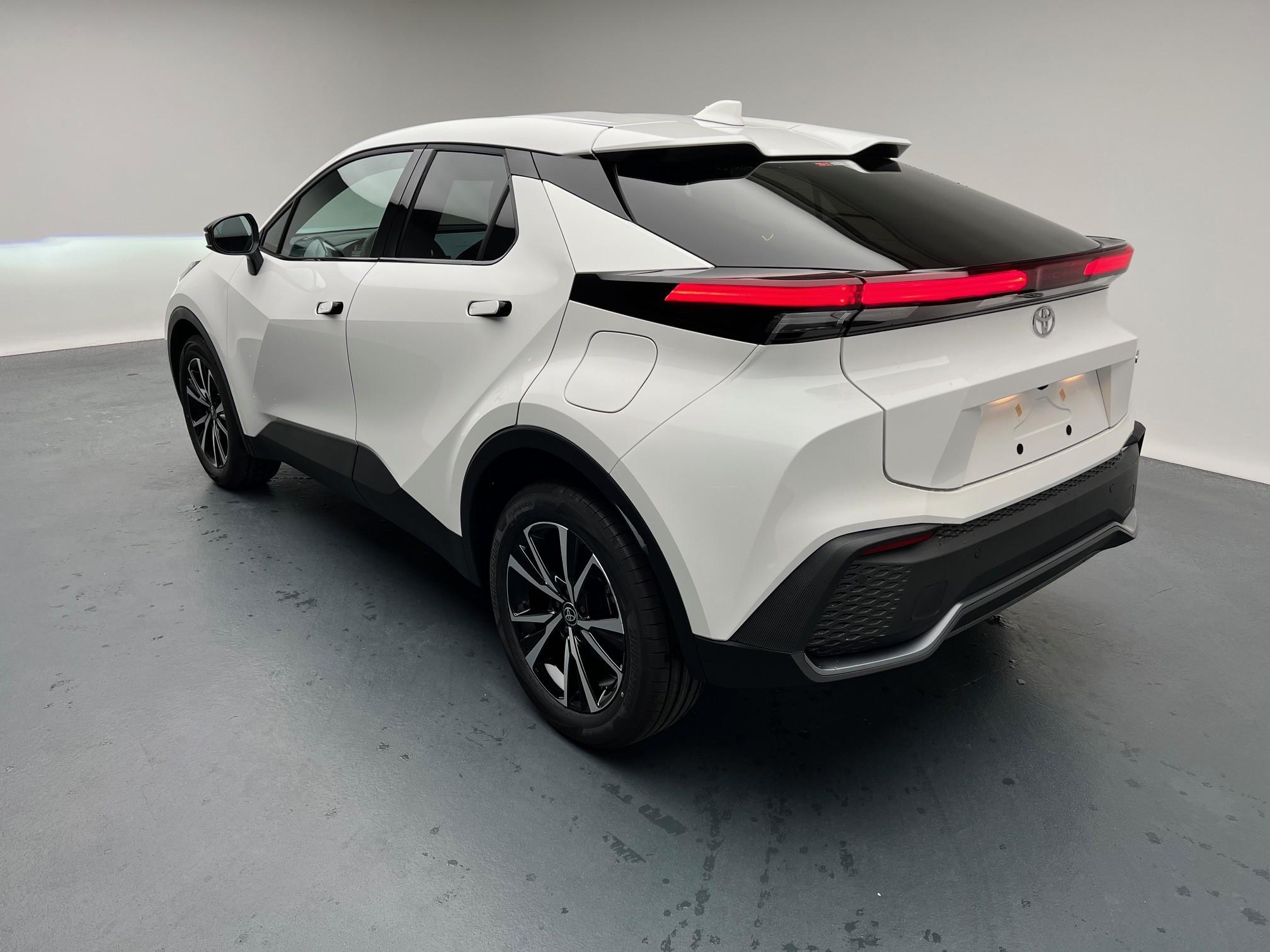 Toyota C-HR 2.0 PHEV Swiss Edition_4