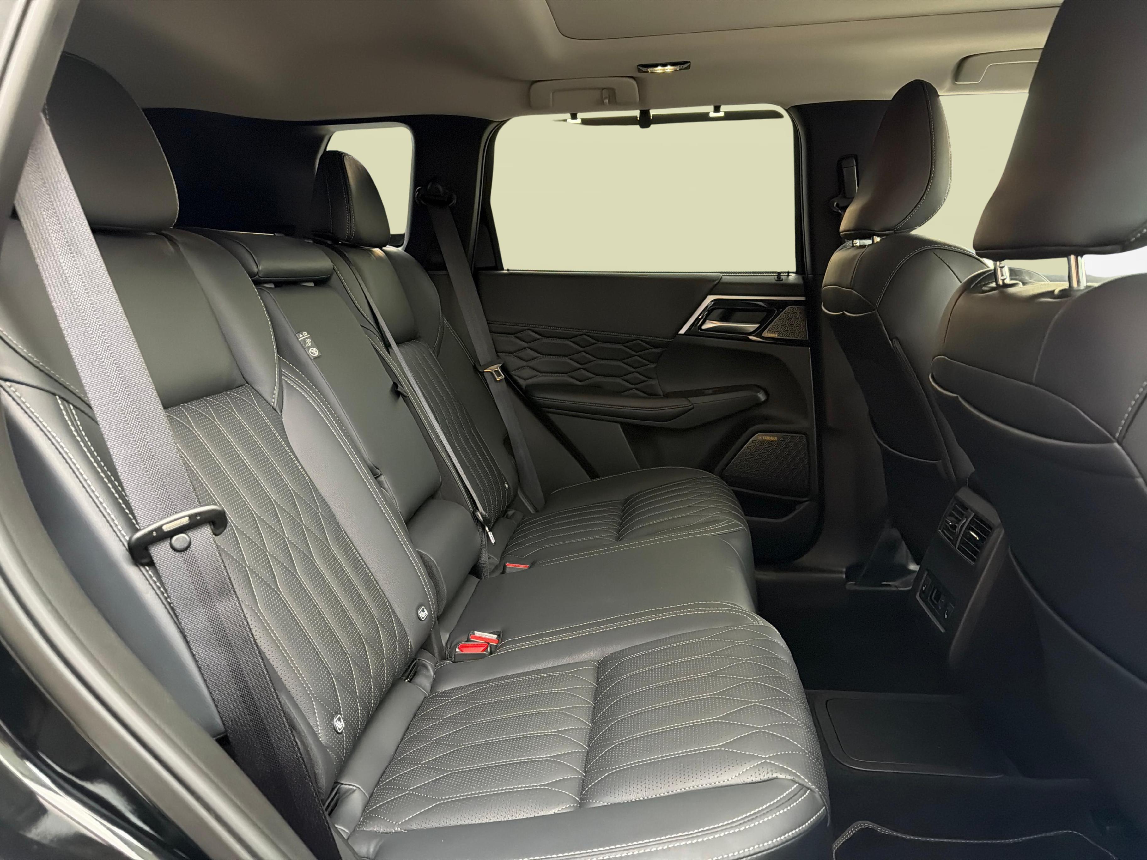 Mitsubishi Outlander 2.4 PHEV Instyle 4x4_11