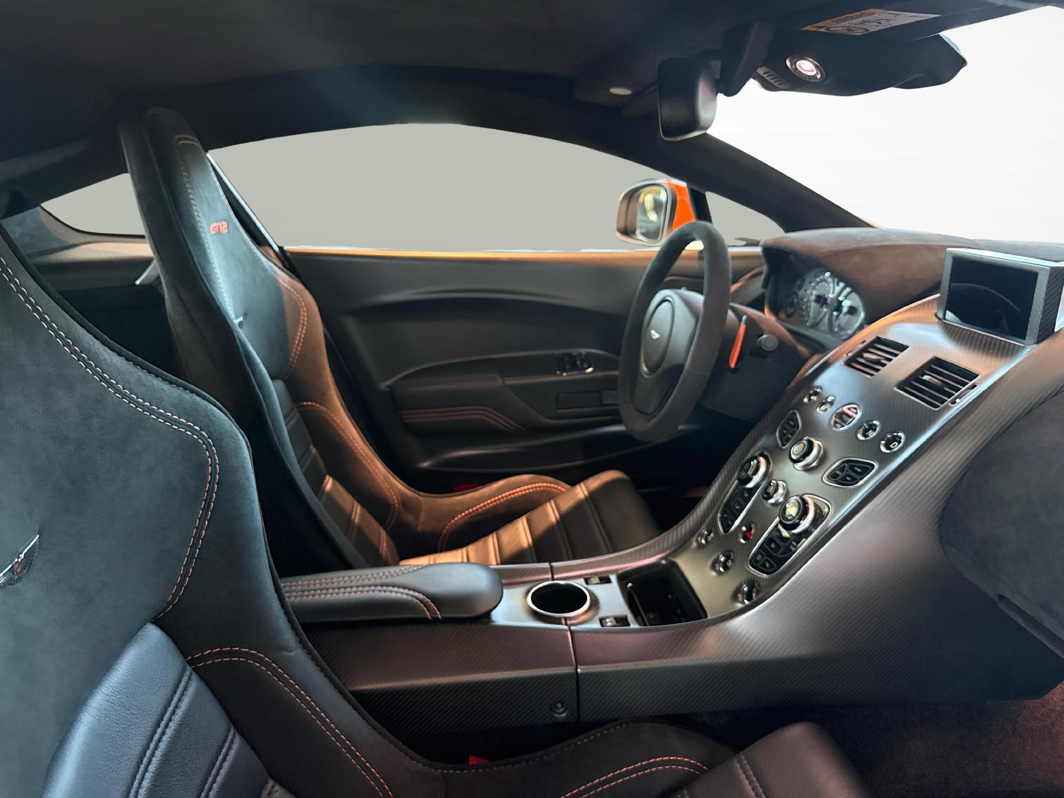 Aston Martin GT12_10
