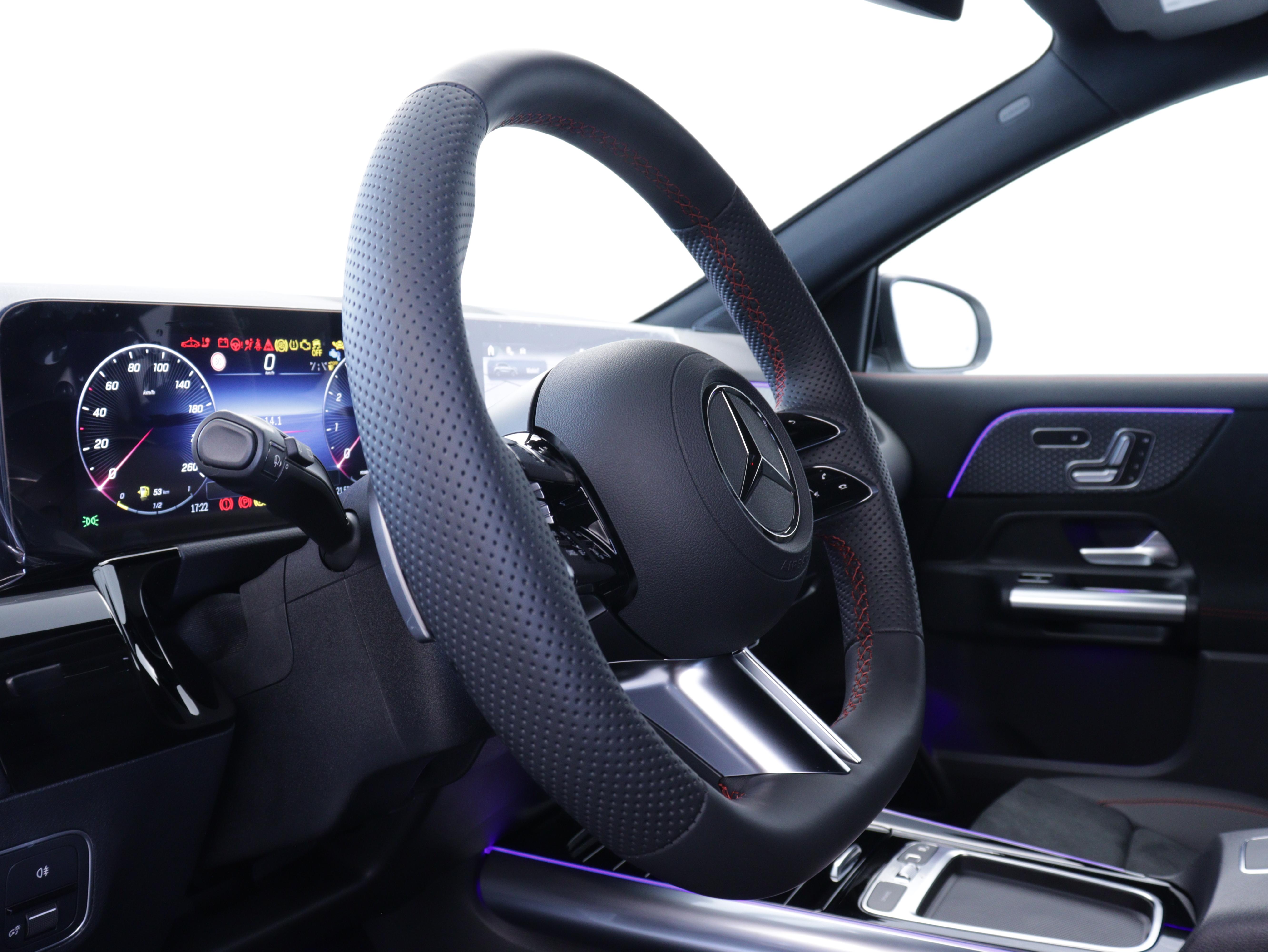 MERCEDES-BENZ GLA 200 Night Star AMG Line_7
