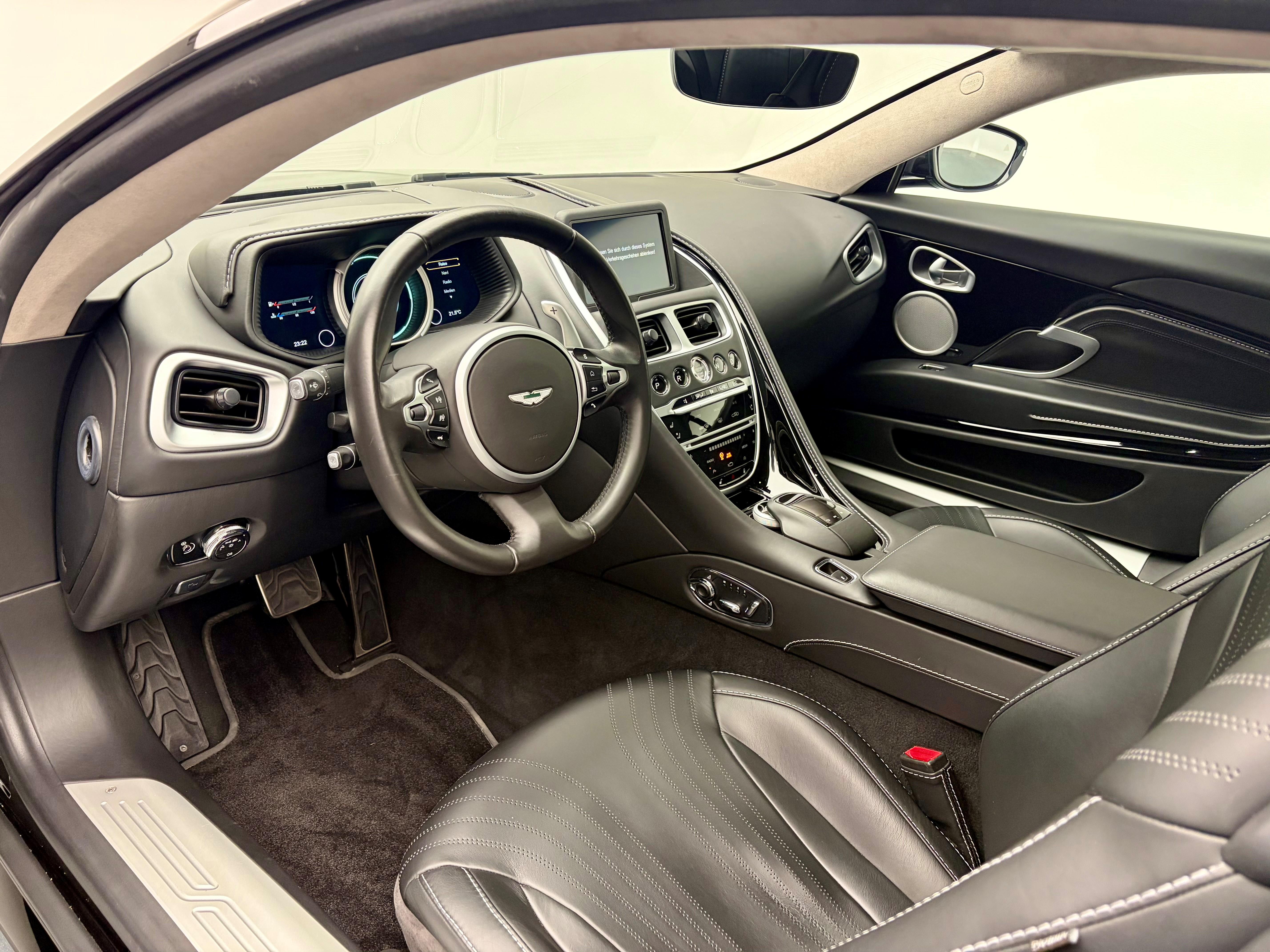 Aston Martin DB11 Coupé 4.0 V8 Bi-Turbo_3