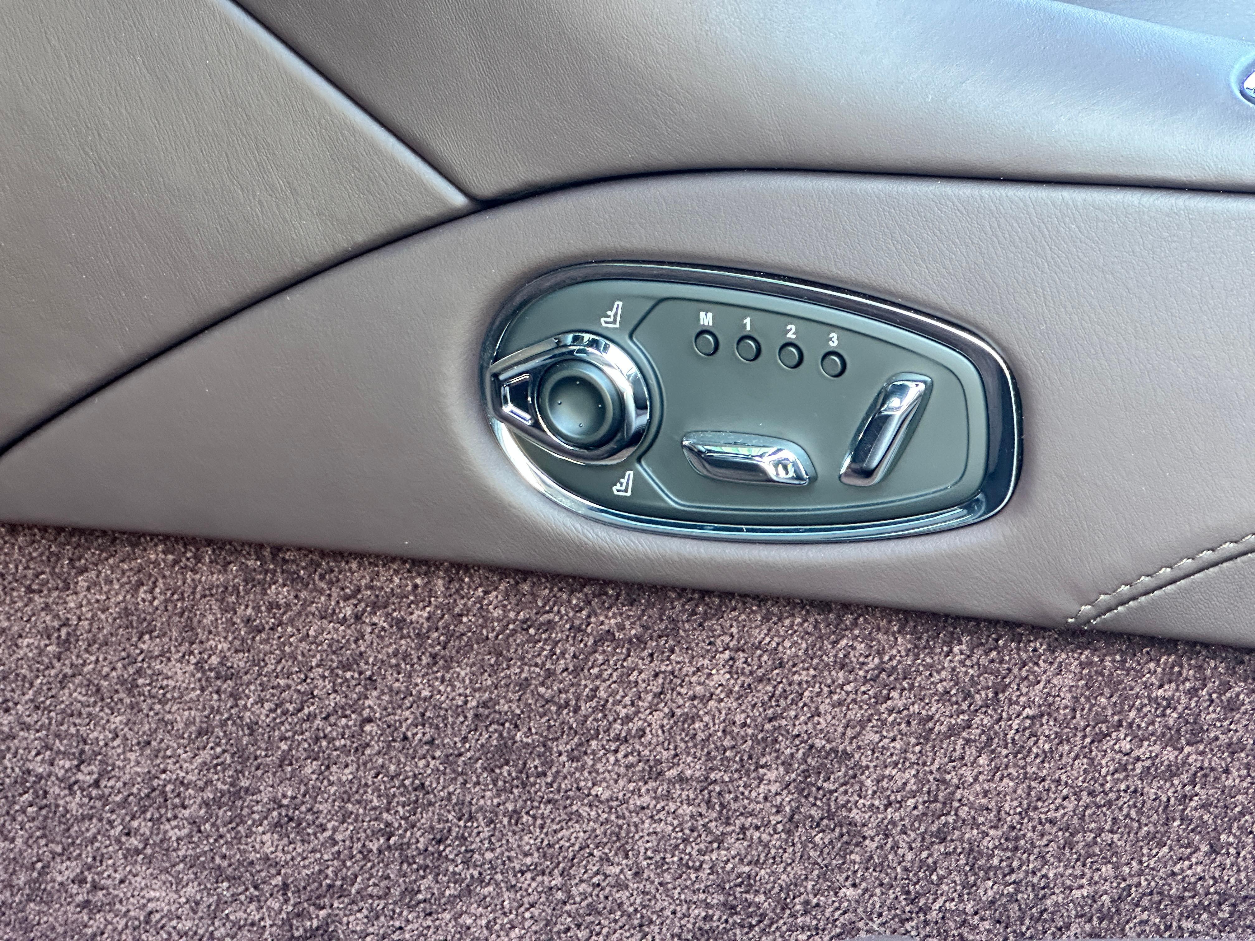Aston Martin DB11 Volante 4.0 V8 Bi-Turbo_19