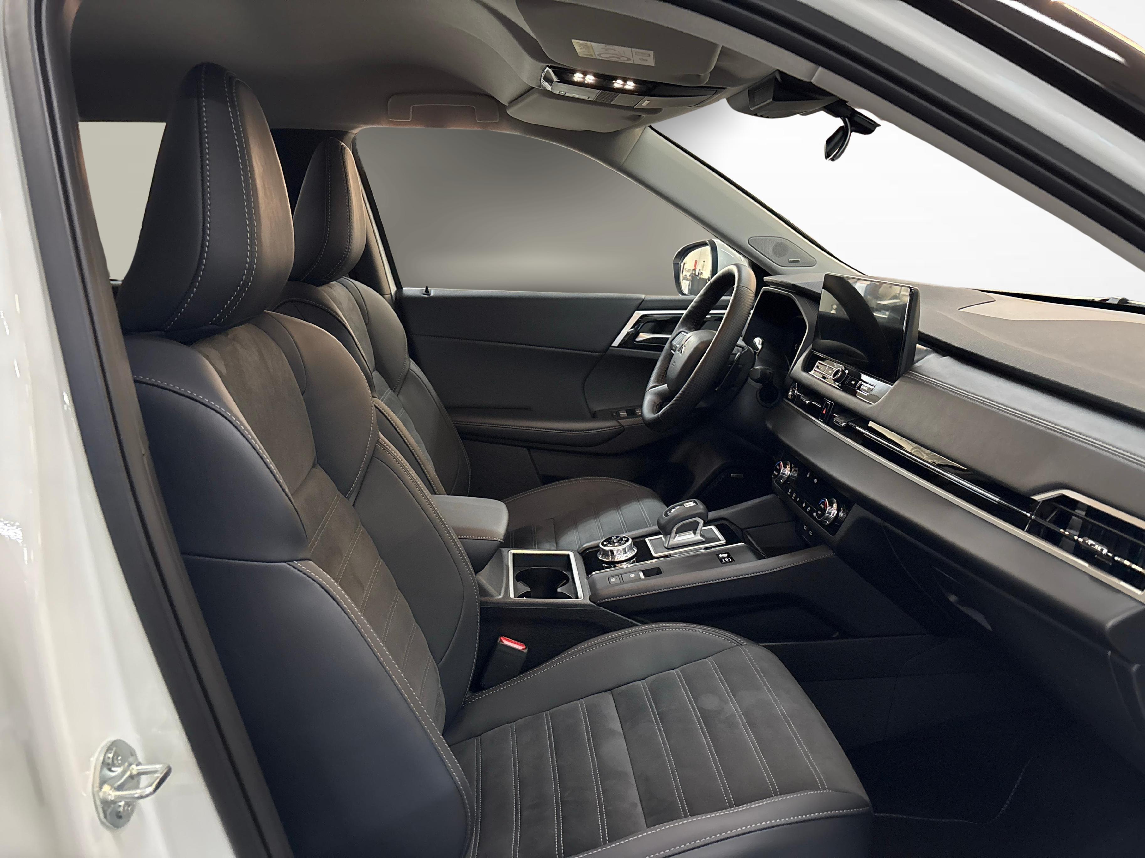 Mitsubishi Outlander 2.4 PHEV Intense 4x4_11