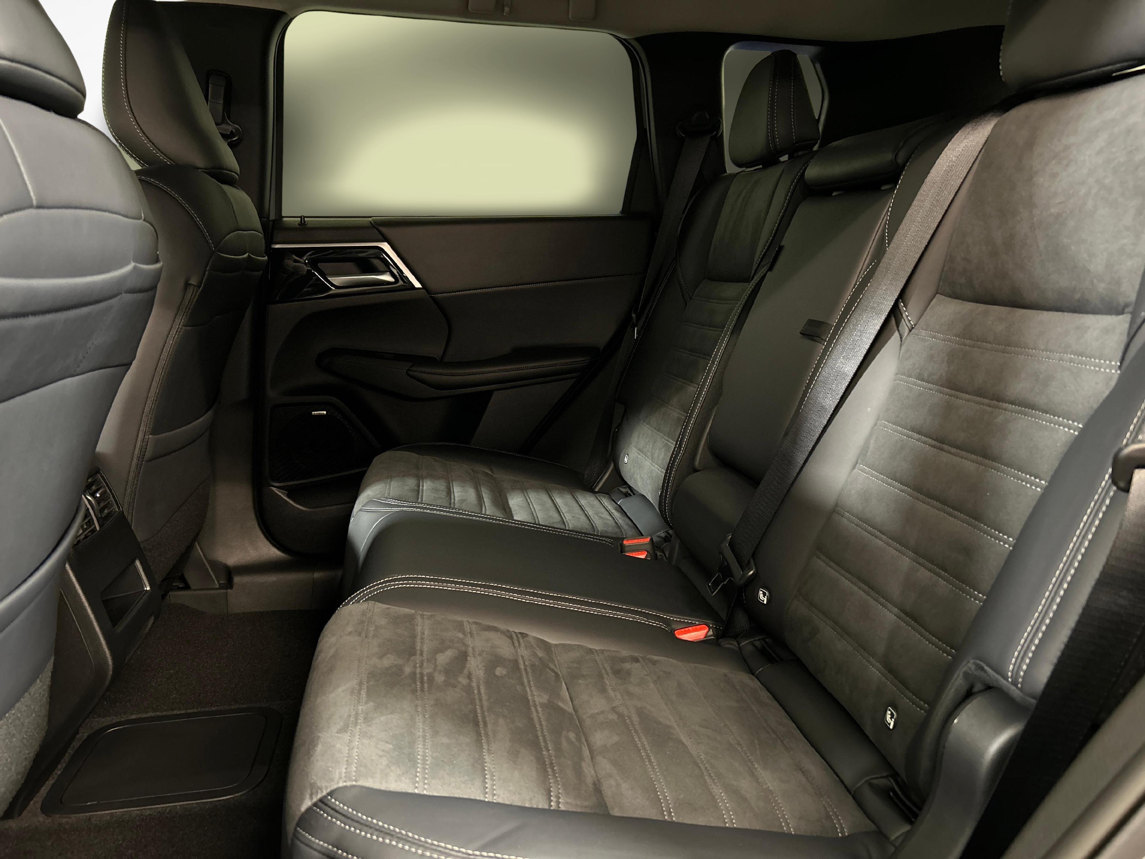 Mitsubishi Outlander 2.4 PHEV Intense 4x4_4