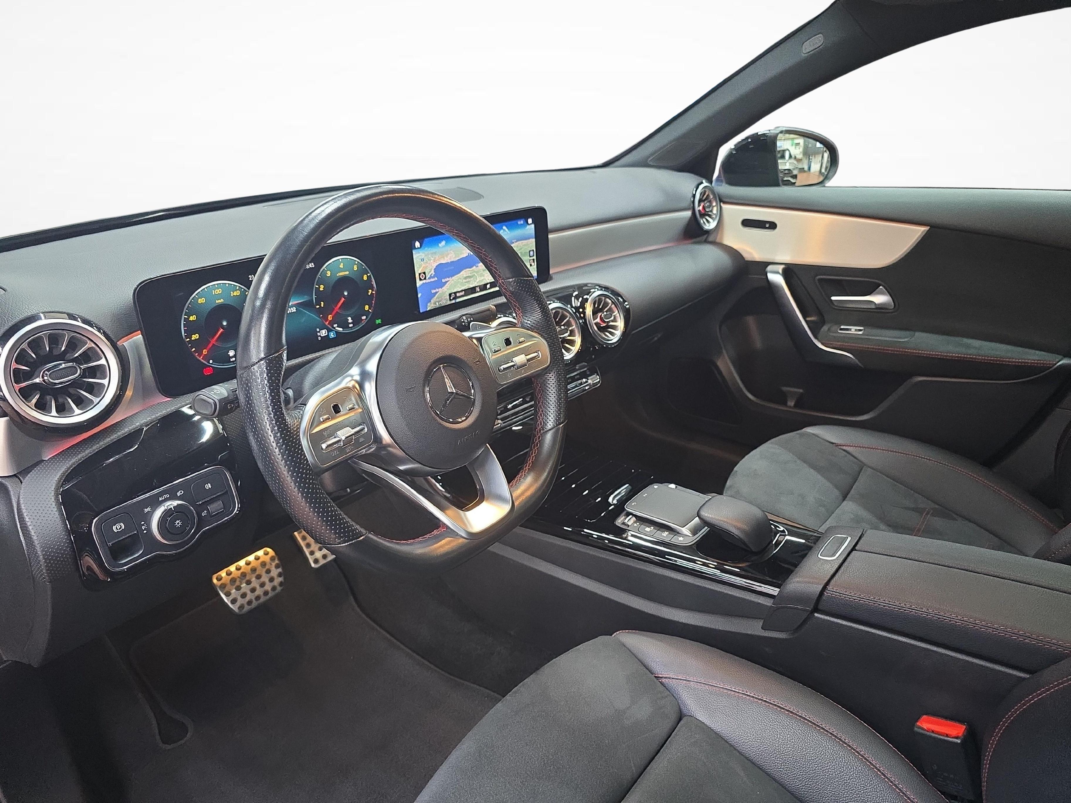 MERCEDES-BENZ A 180 Night Star AMG Line_5