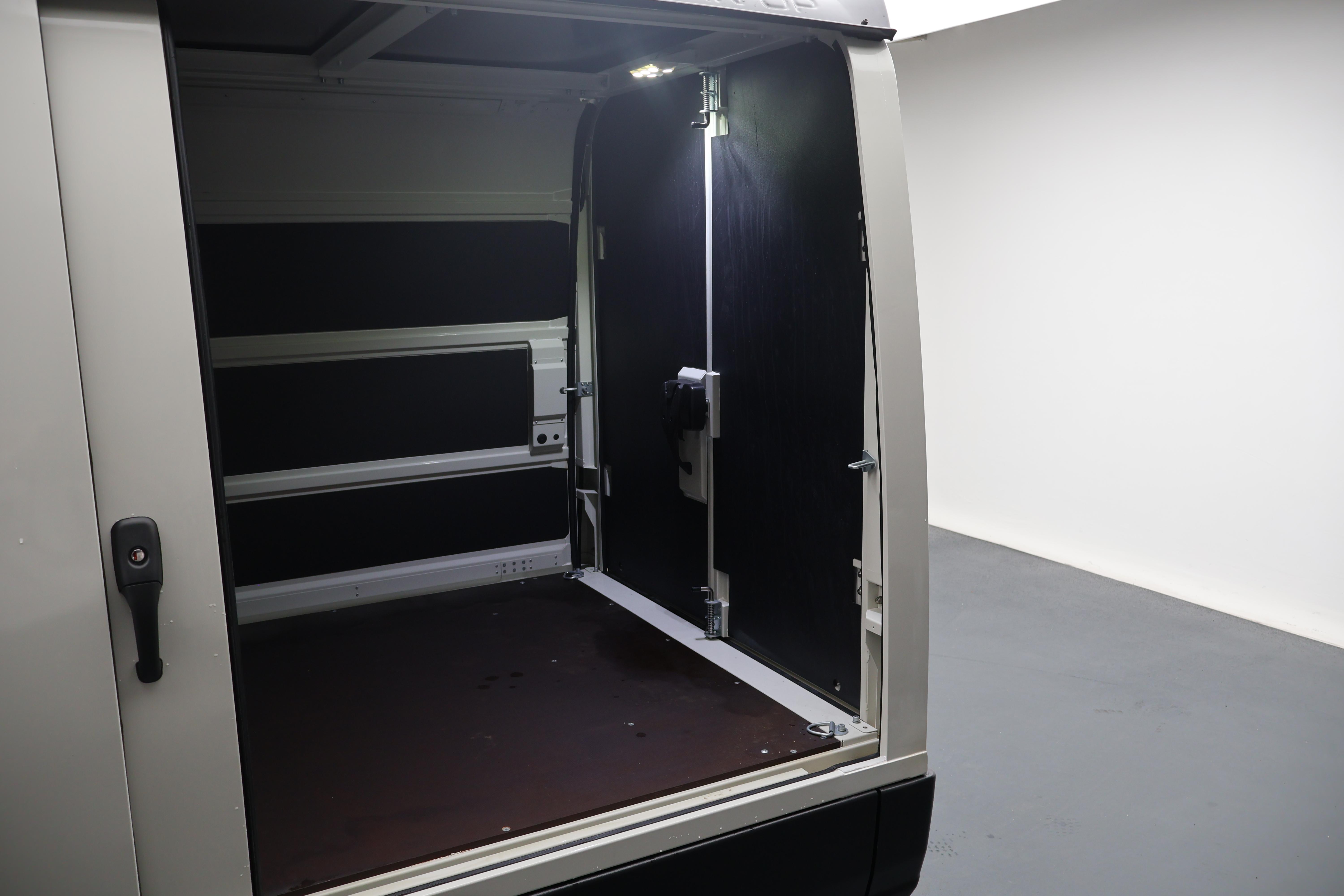 Piaggio Porter Van 1.5 CNG Pro Long Range_8