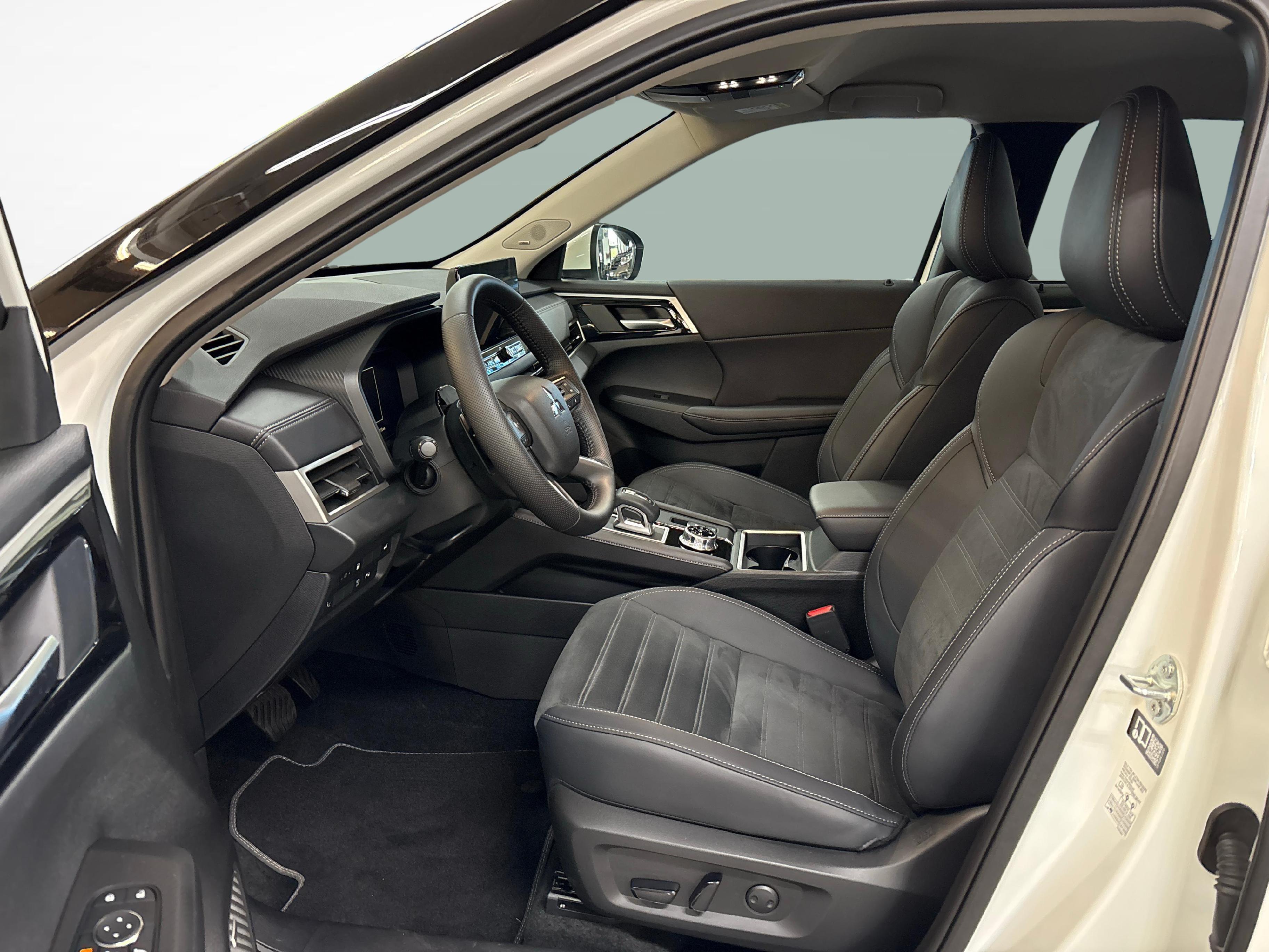 Mitsubishi Outlander 2.4 PHEV Intense 4x4_14