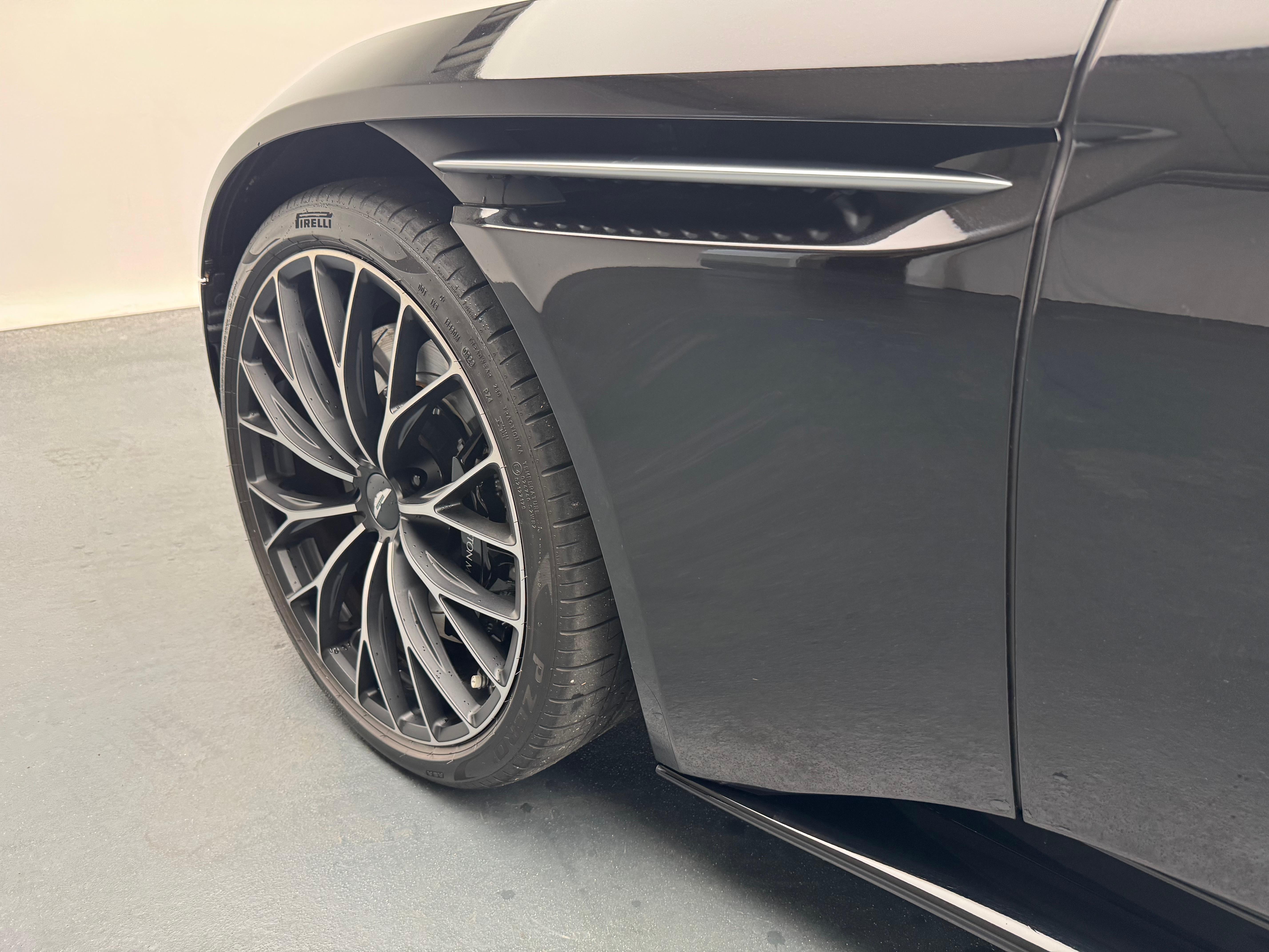 Aston Martin DB11 Coupé 4.0 V8 Bi-Turbo_18