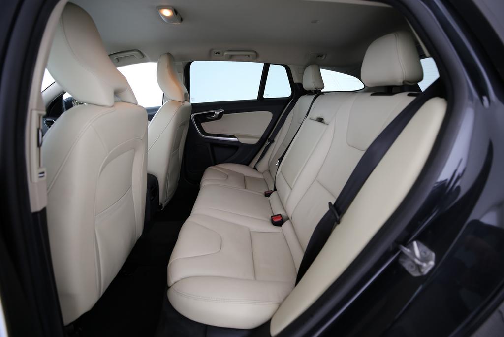 Volvo V60 2.4 D4 Summum AWD_12