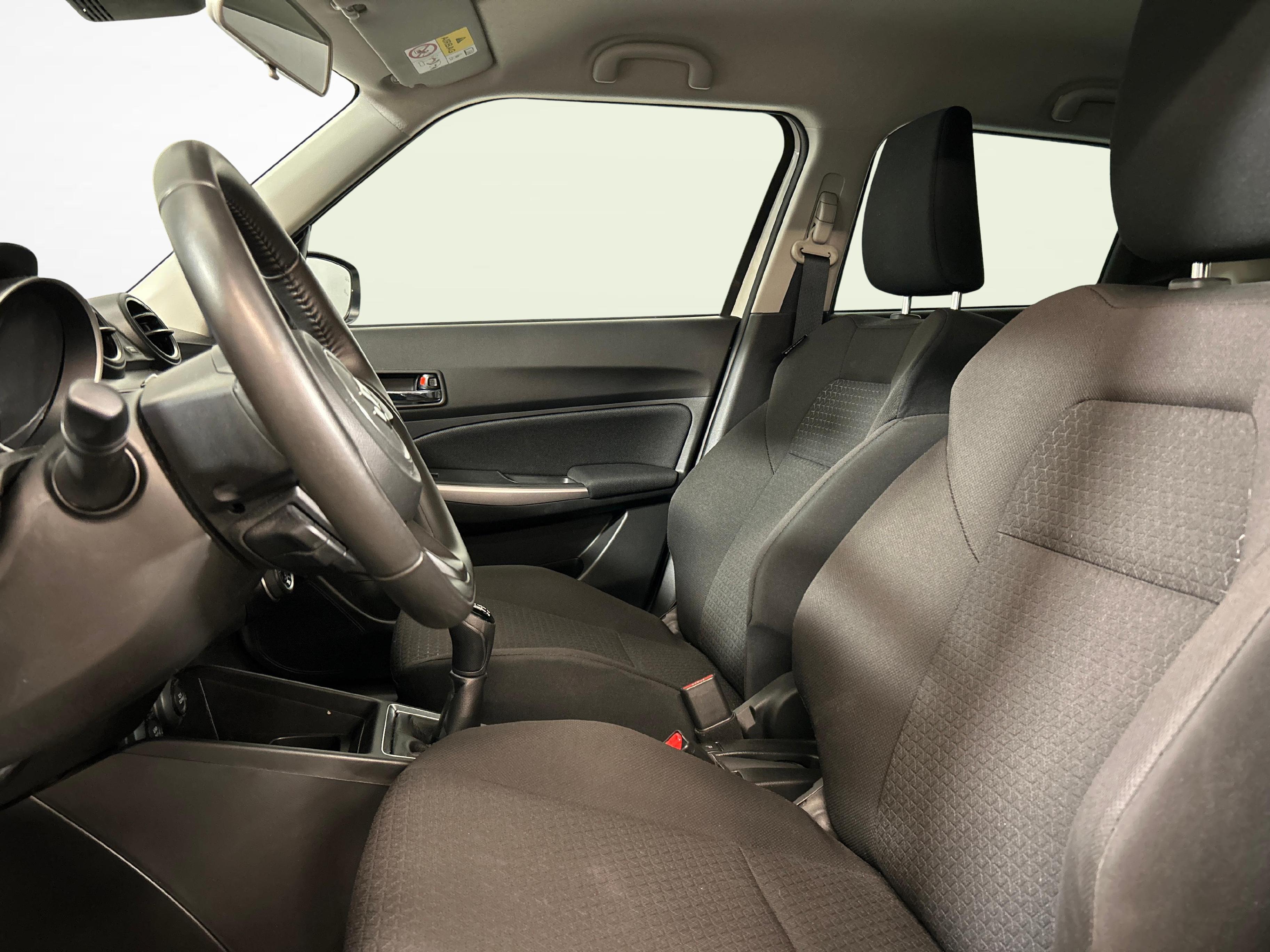 Suzuki Swift 1.2 Compact Top Hybrid 4x4_3
