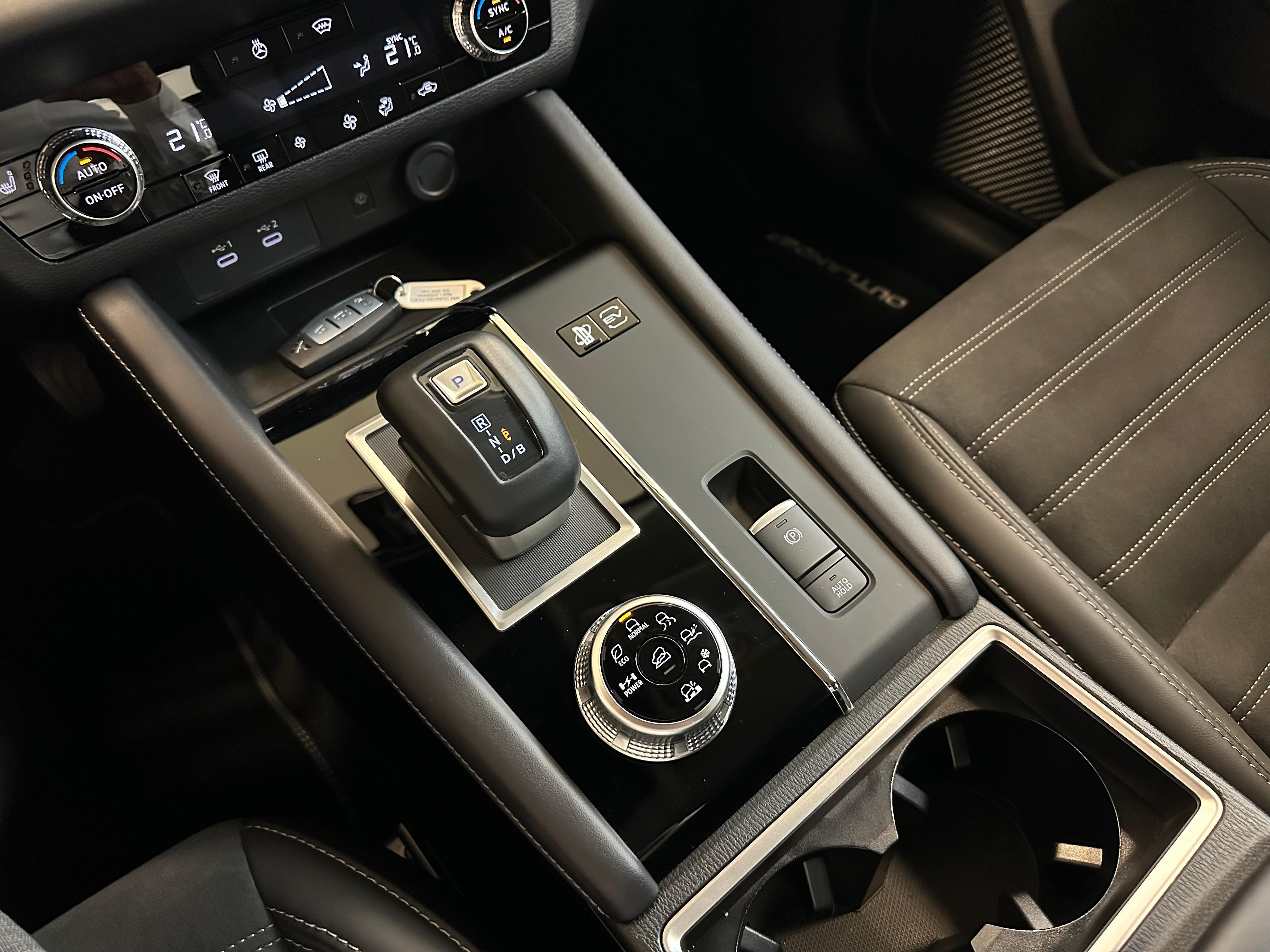 Mitsubishi Outlander 2.4 PHEV Intense 4x4_8