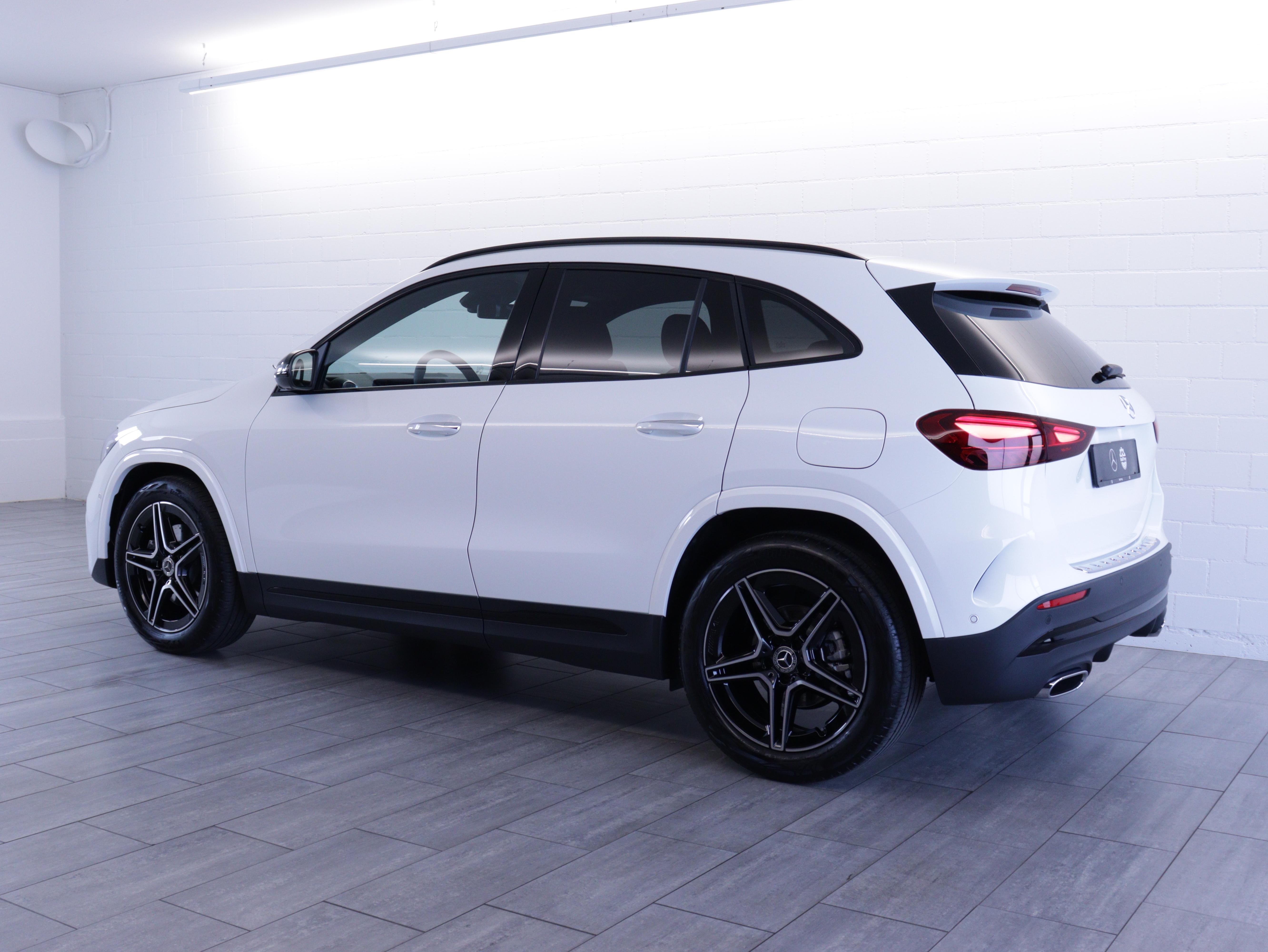 MERCEDES-BENZ GLA 200 Night Star AMG Line_3