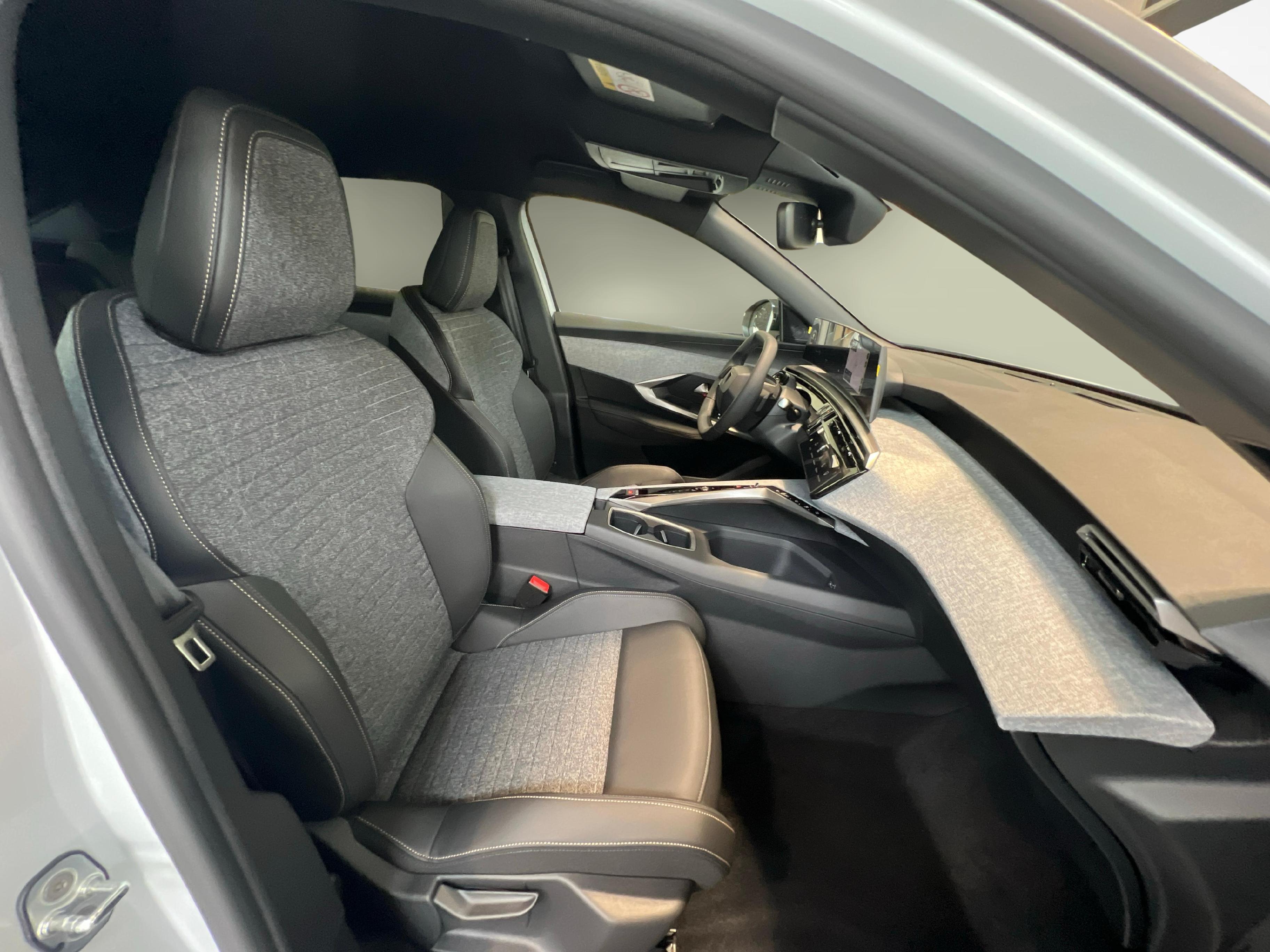 Peugeot 3008 e-Allure Premium AWD_10
