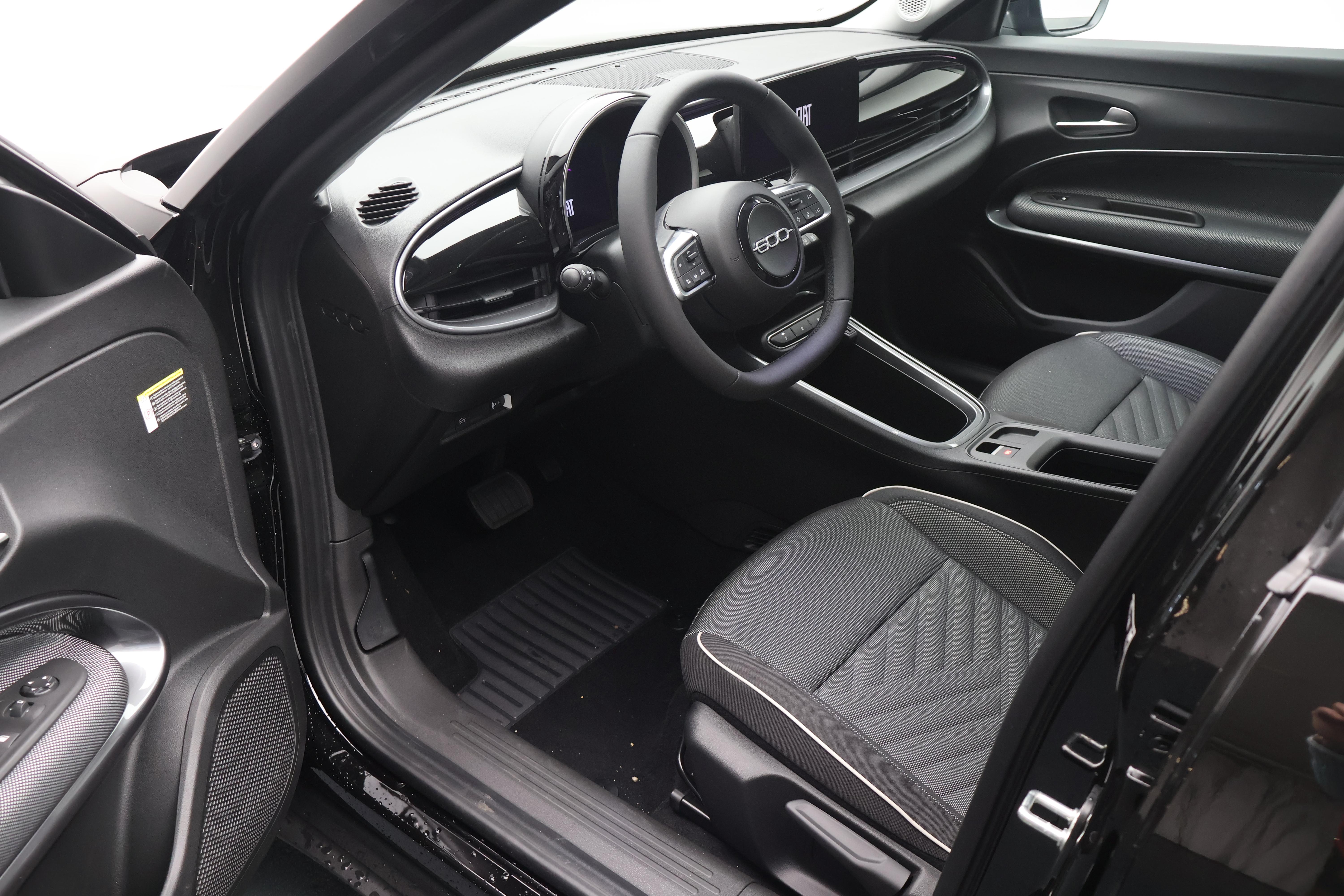 Fiat 600 1.2 Hybrid Icon Swiss Edition_5