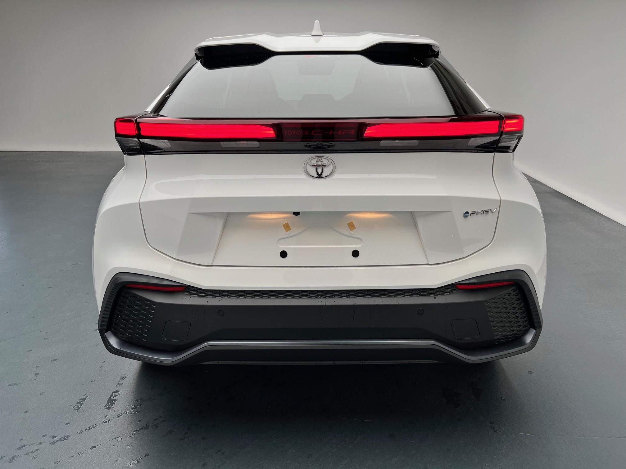 Toyota C-HR 2.0 PHEV Swiss Edition_5