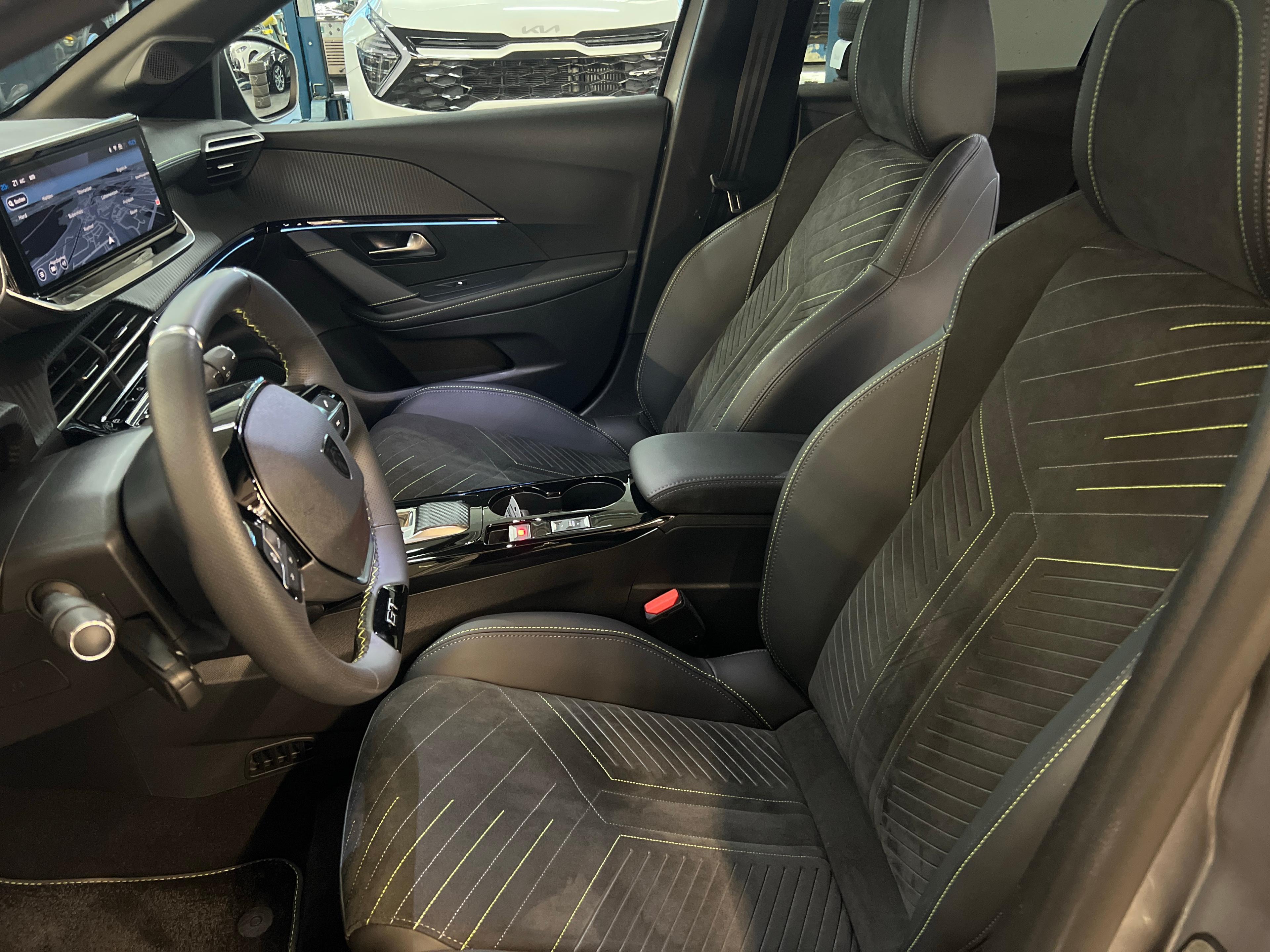 Peugeot 208 e-GT_14