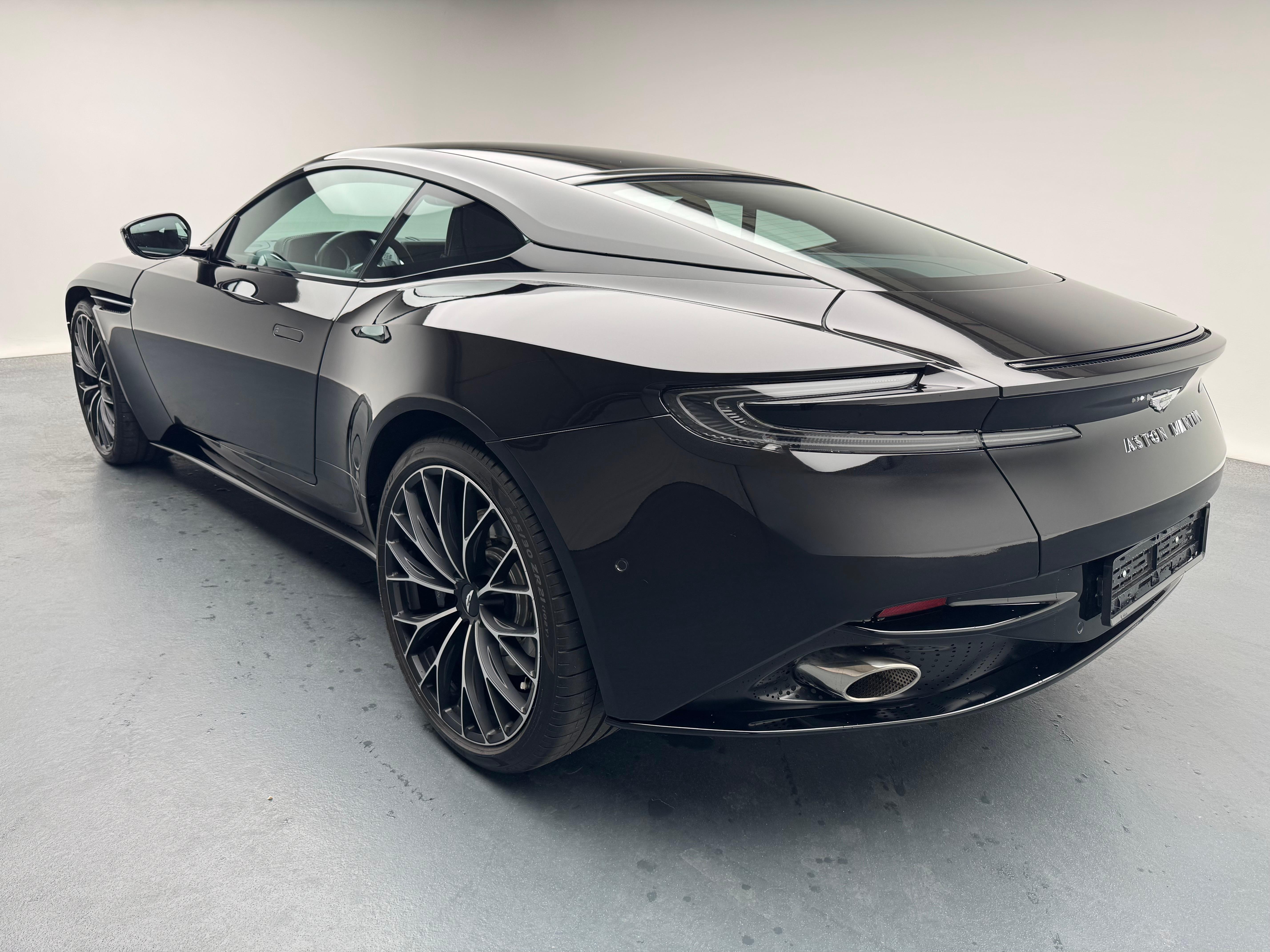 Aston Martin DB11 Coupé 4.0 V8 Bi-Turbo_3