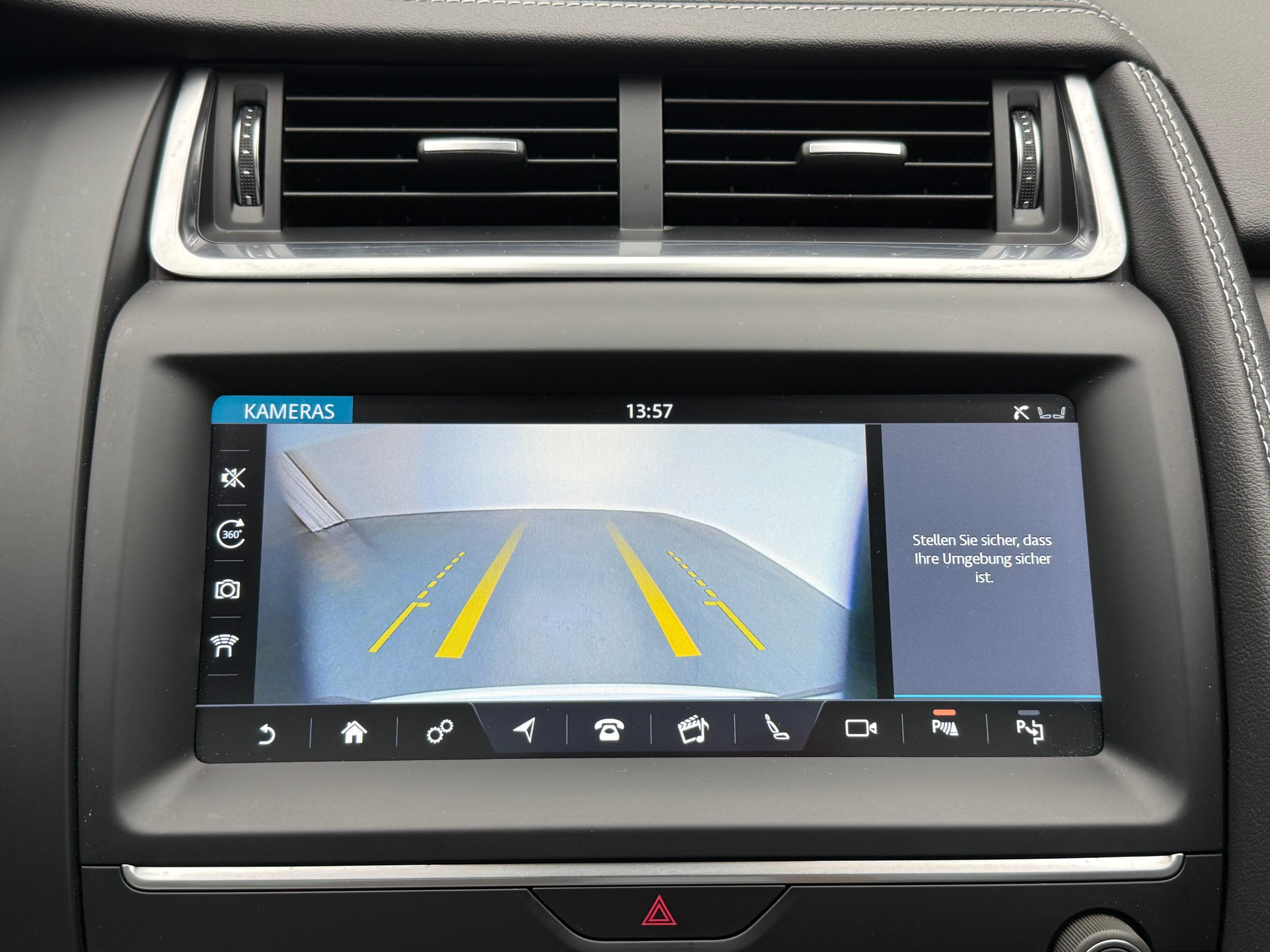 JAGUAR E-Pace 2.0 T 250 R-Dynamic SE AWD_17