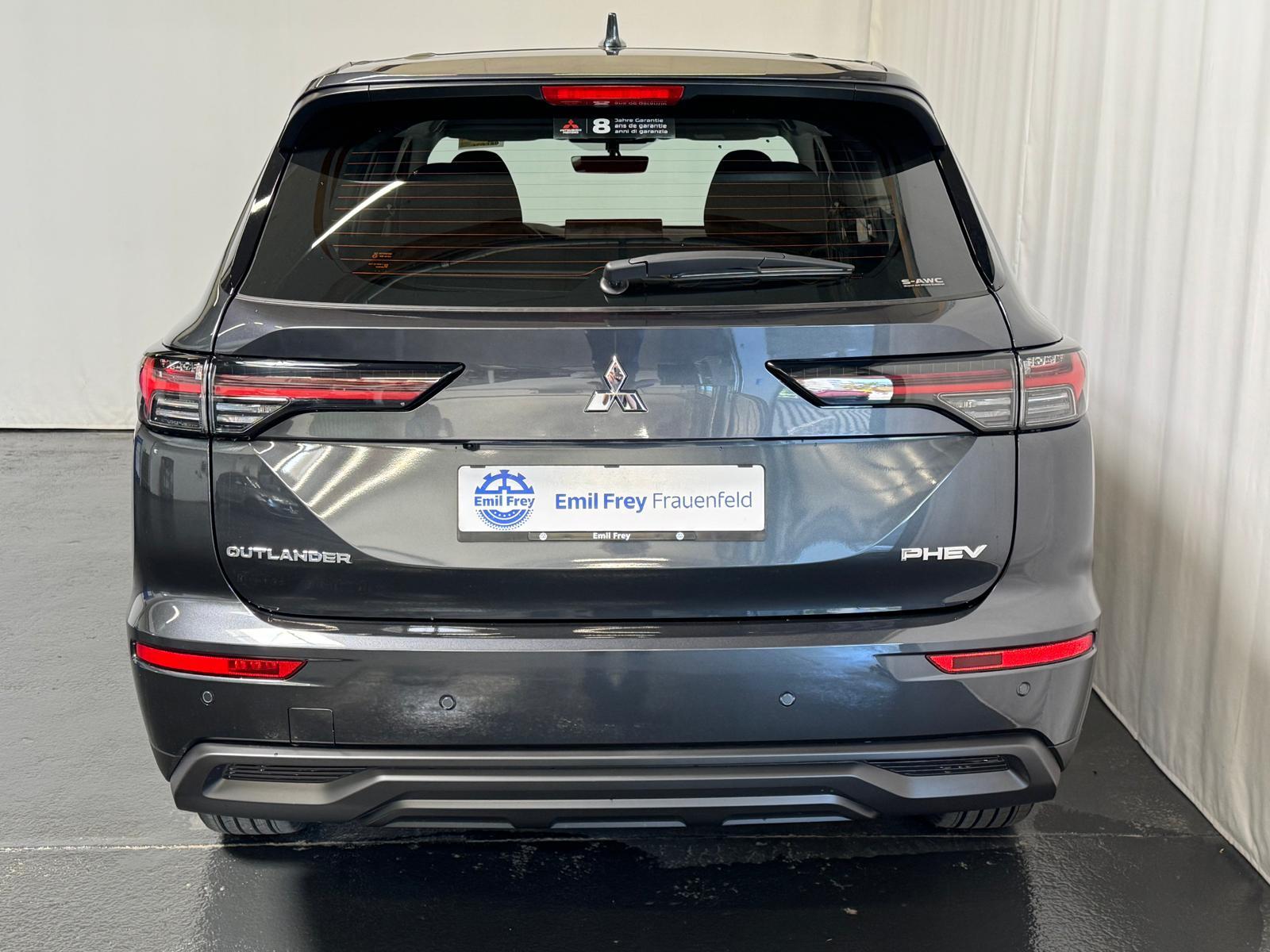 Mitsubishi Outlander 2.4 PHEV Inform 4x4_3
