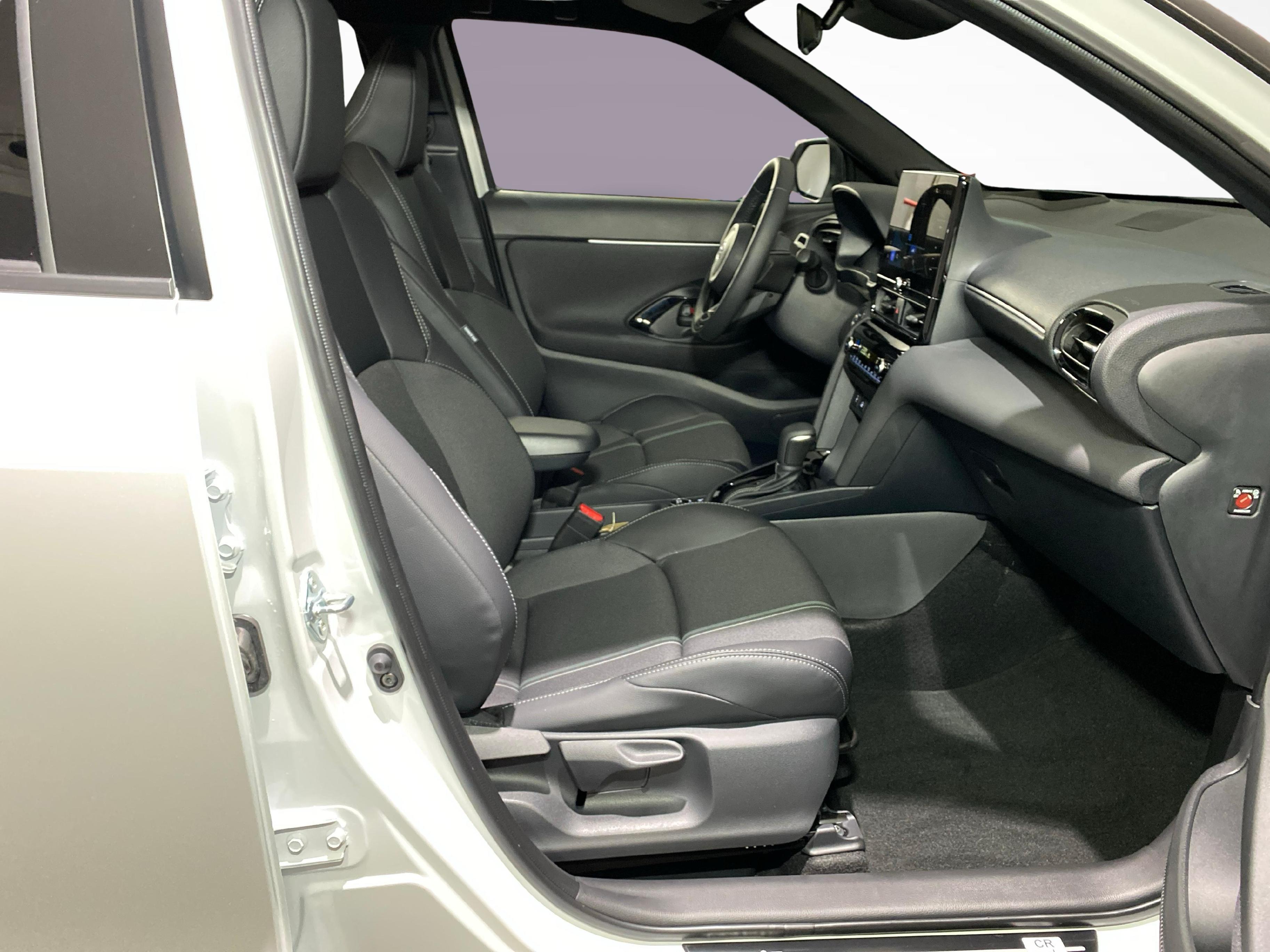 Toyota Yaris Cross 1.5 VVT-i HSD Premium AWD-i_10