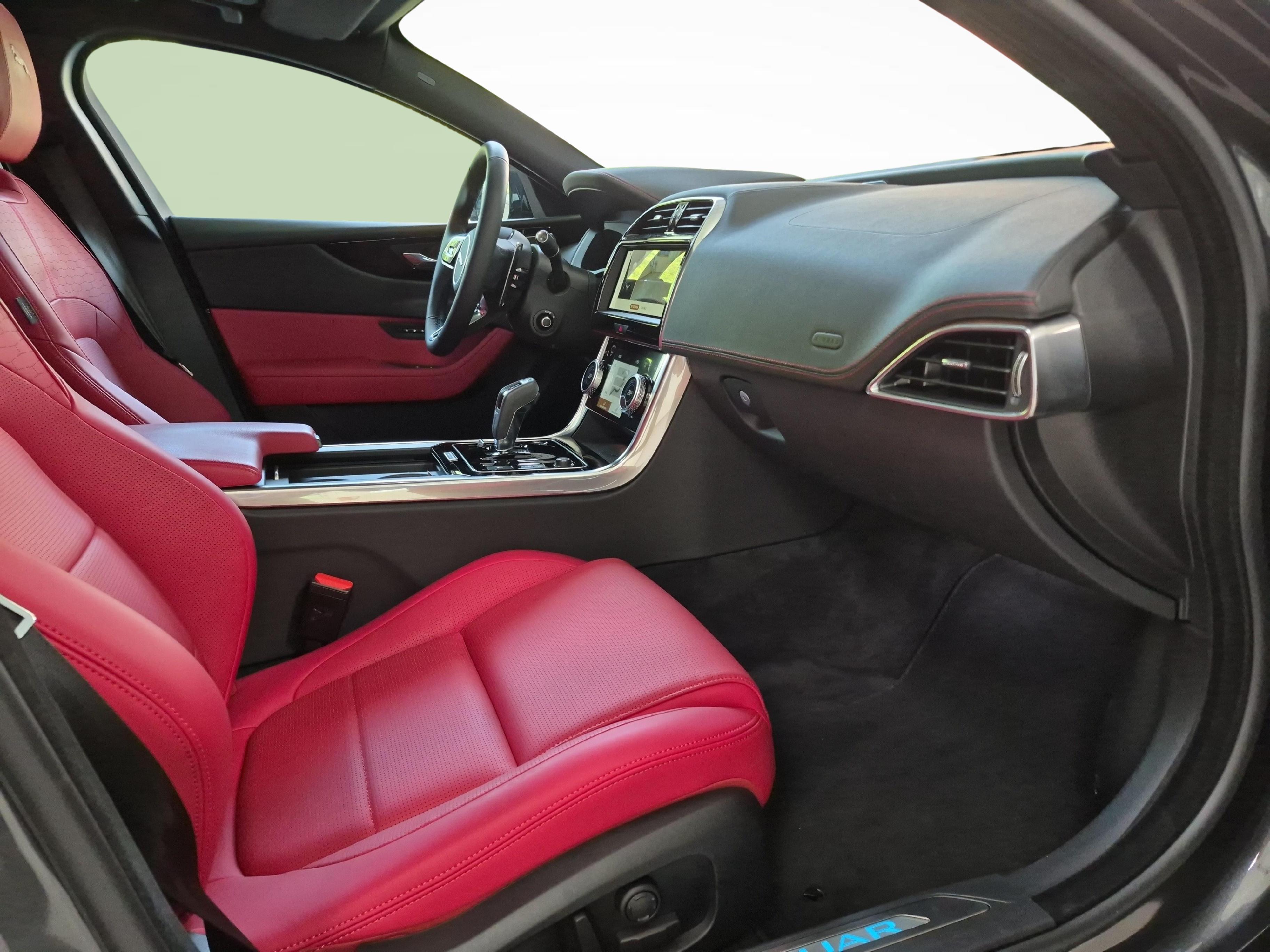 JAGUAR XE 2.0 T 300 Sport AWD - Gancio traino elettrico & Ruote invernali inclusi_10