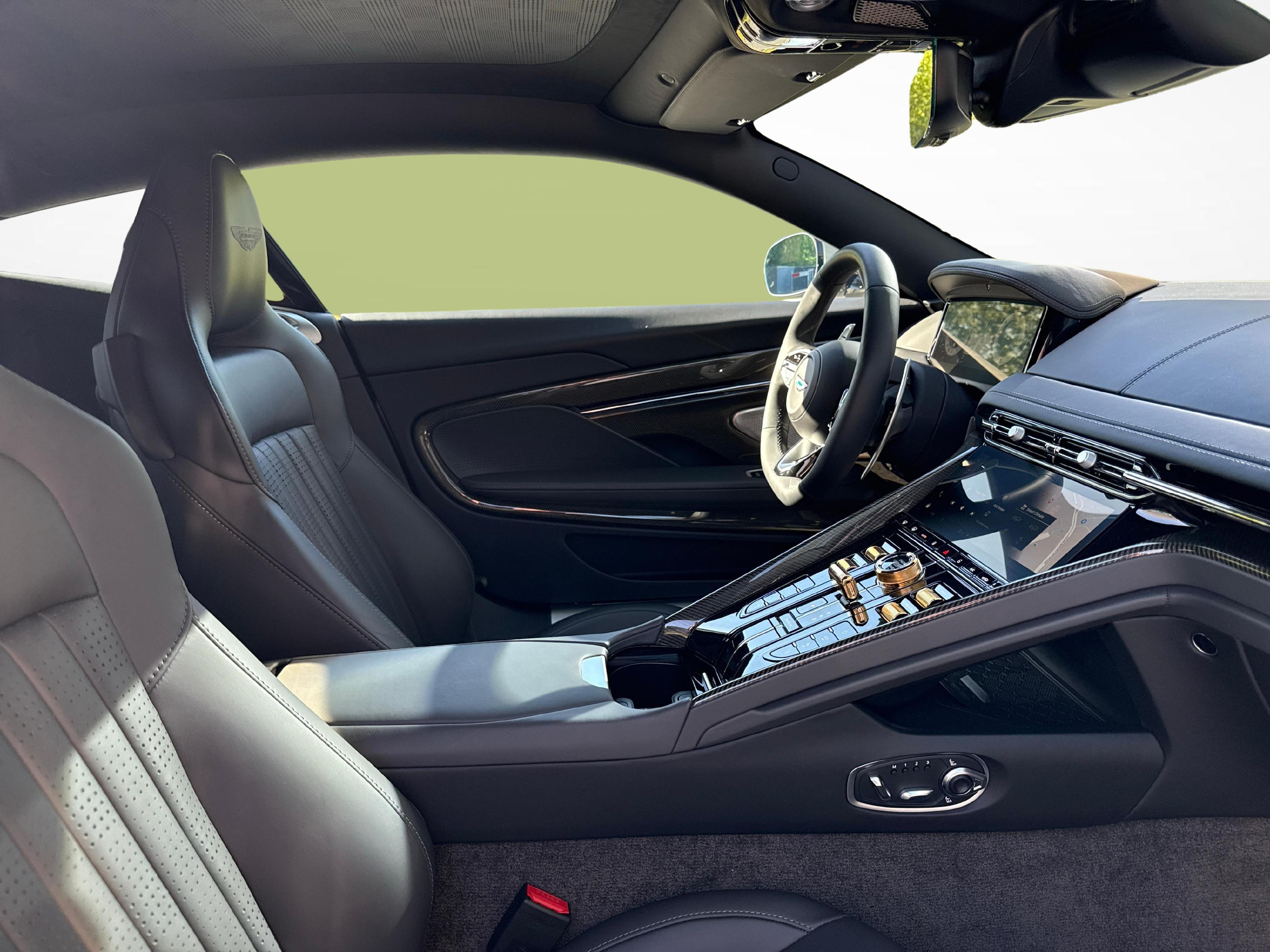 Aston Martin DB12 Coupé 4.0 V8 Bi-Turbo "1 of 60 Goldfinger Edition"_10