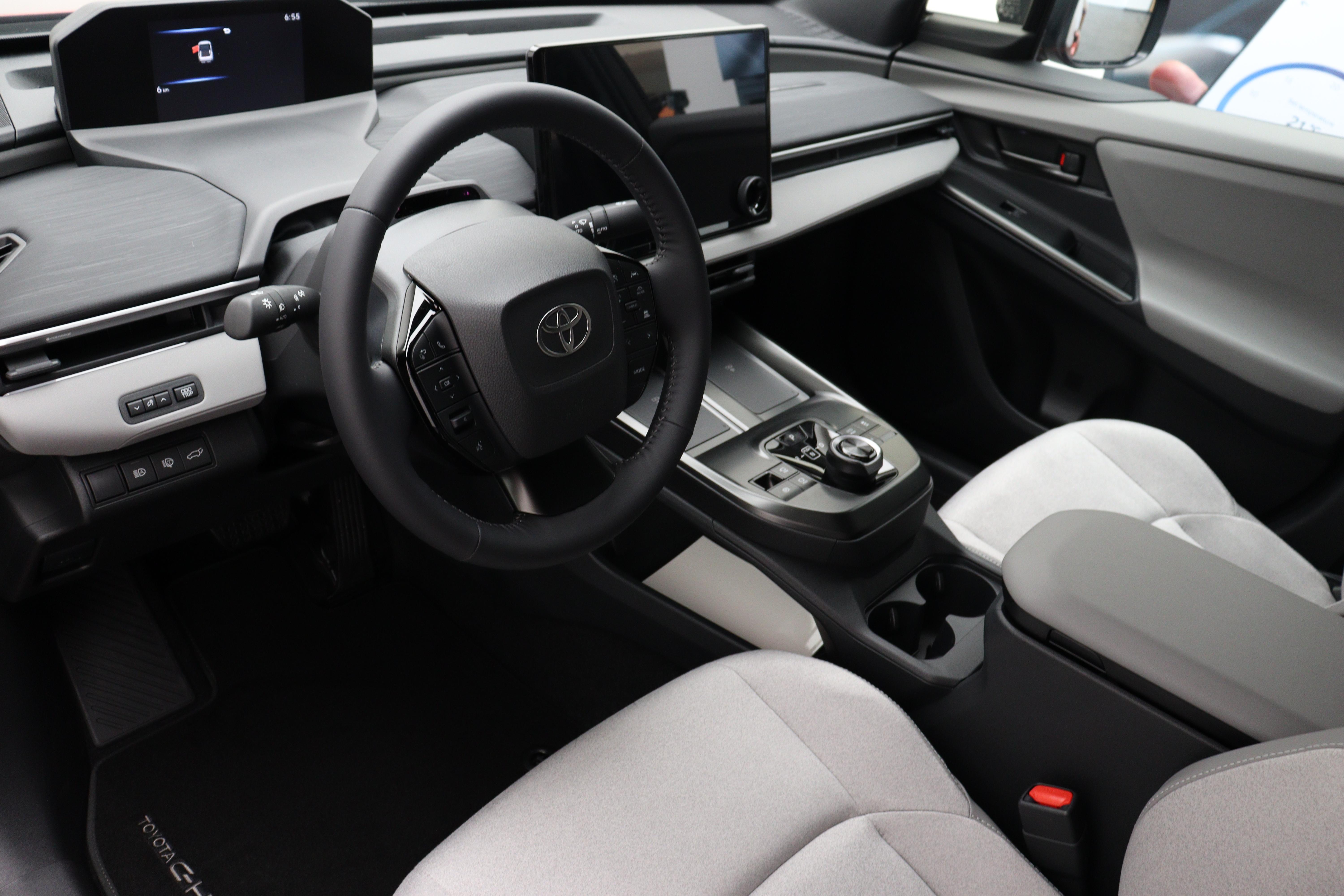 Toyota C-HR+ Premium AWD_12