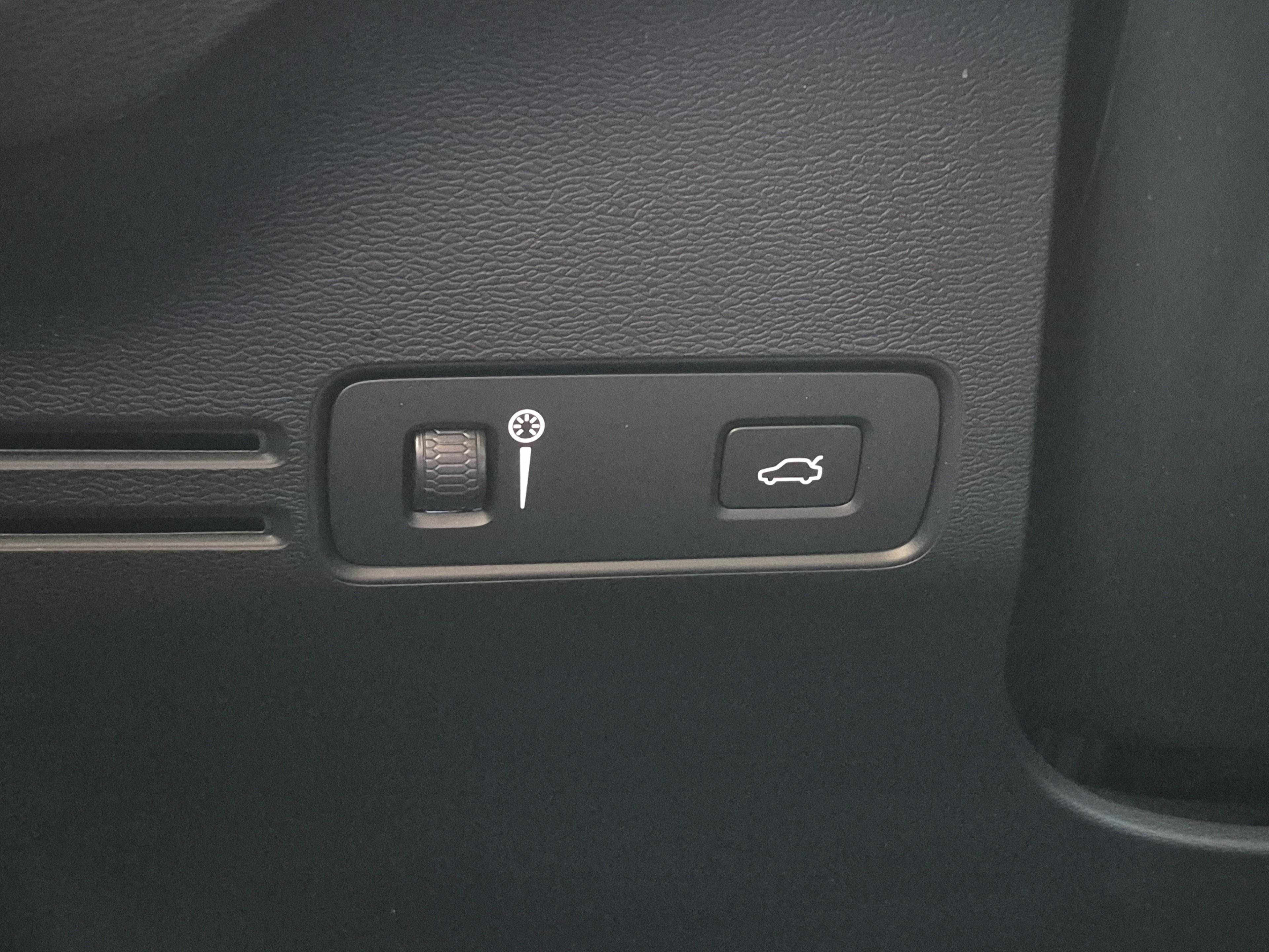 Volvo C40 P8 Twin Recharge AWD / ab 0,99% Leasing bei Abschluss einer Protect Autoversicherung_16