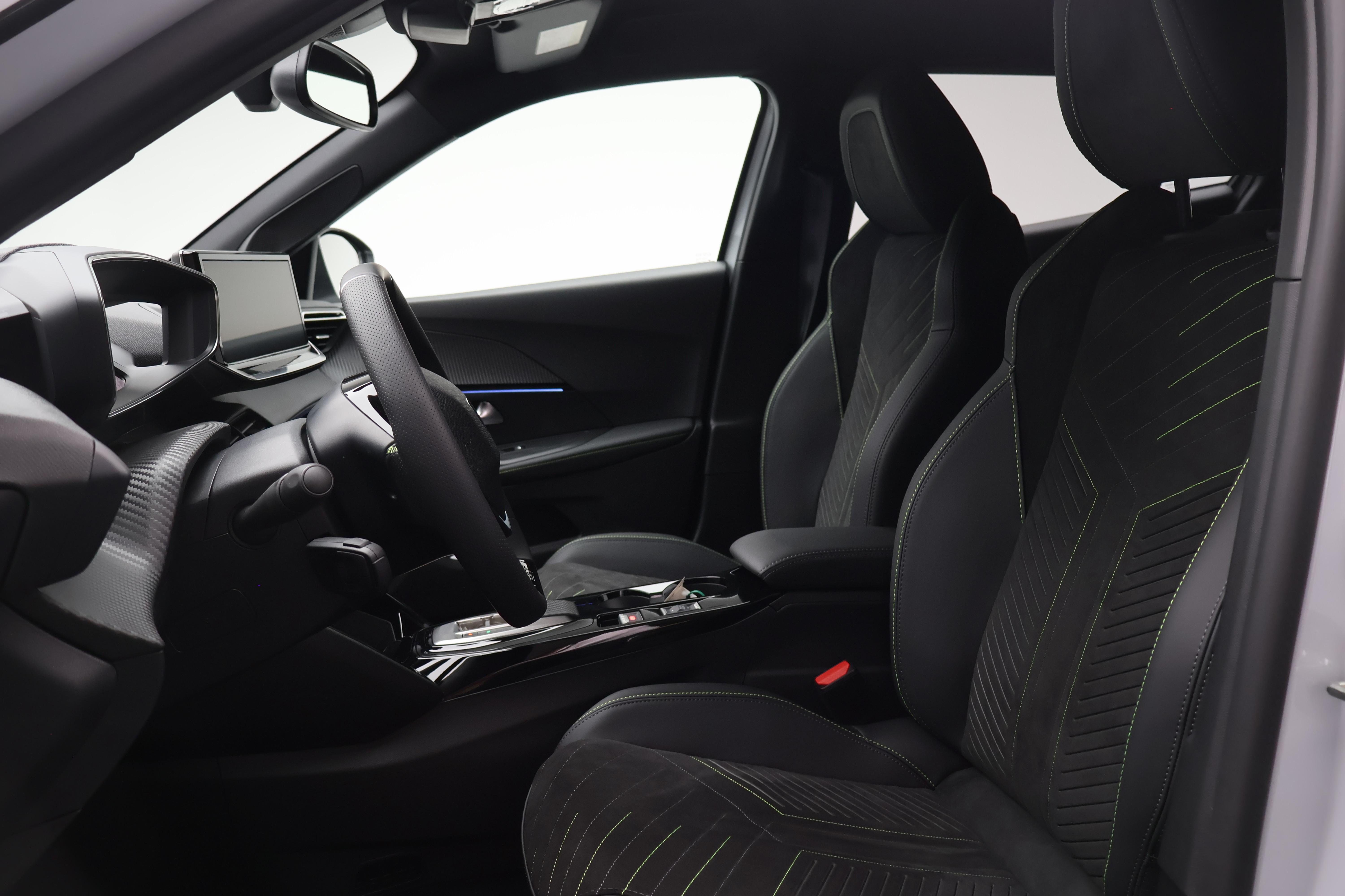 Peugeot 2008 1.2 Hybrid 145 GT_5