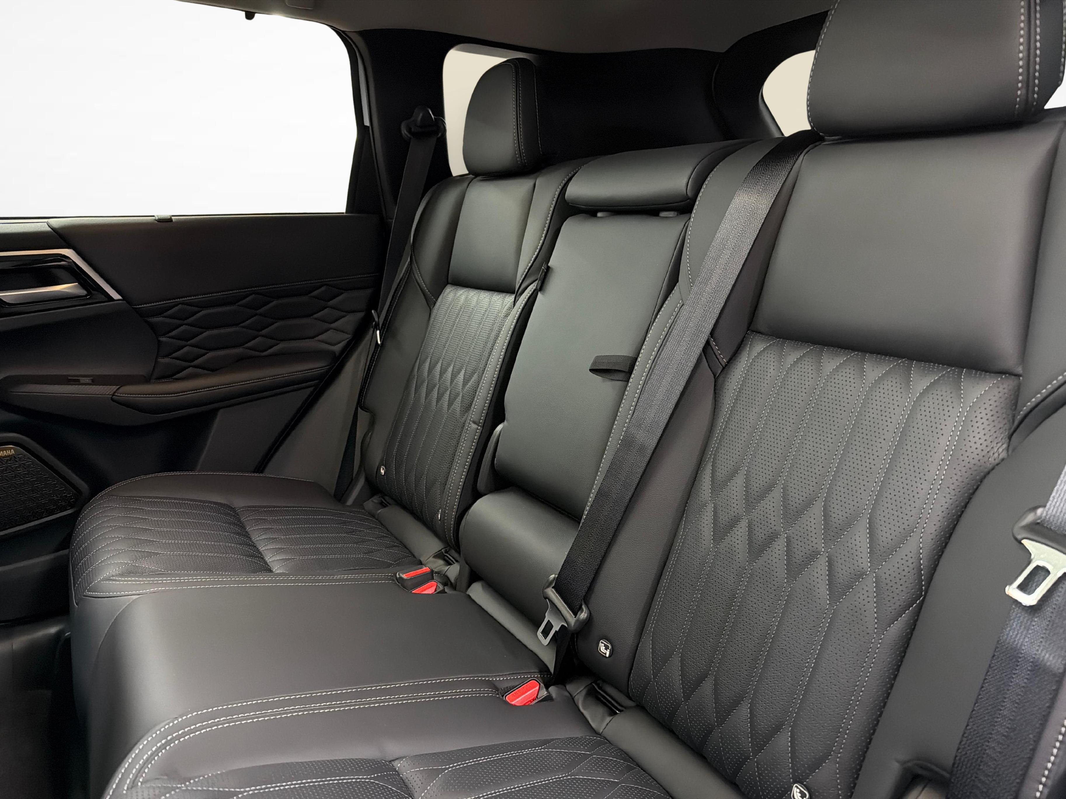 Mitsubishi Outlander 2.4 PHEV Instyle 4x4_11