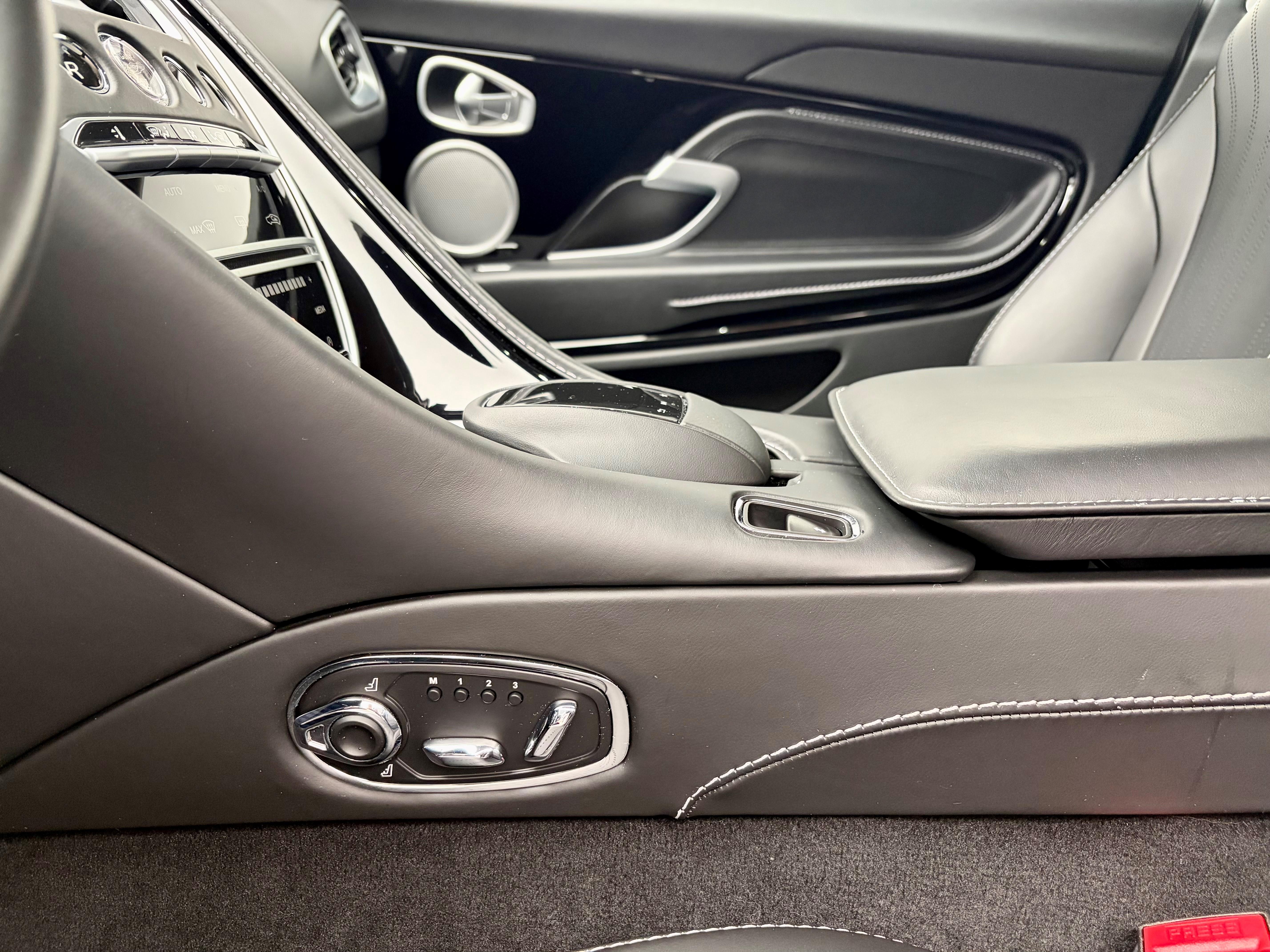 Aston Martin DB11 Coupé 4.0 V8 Bi-Turbo_11