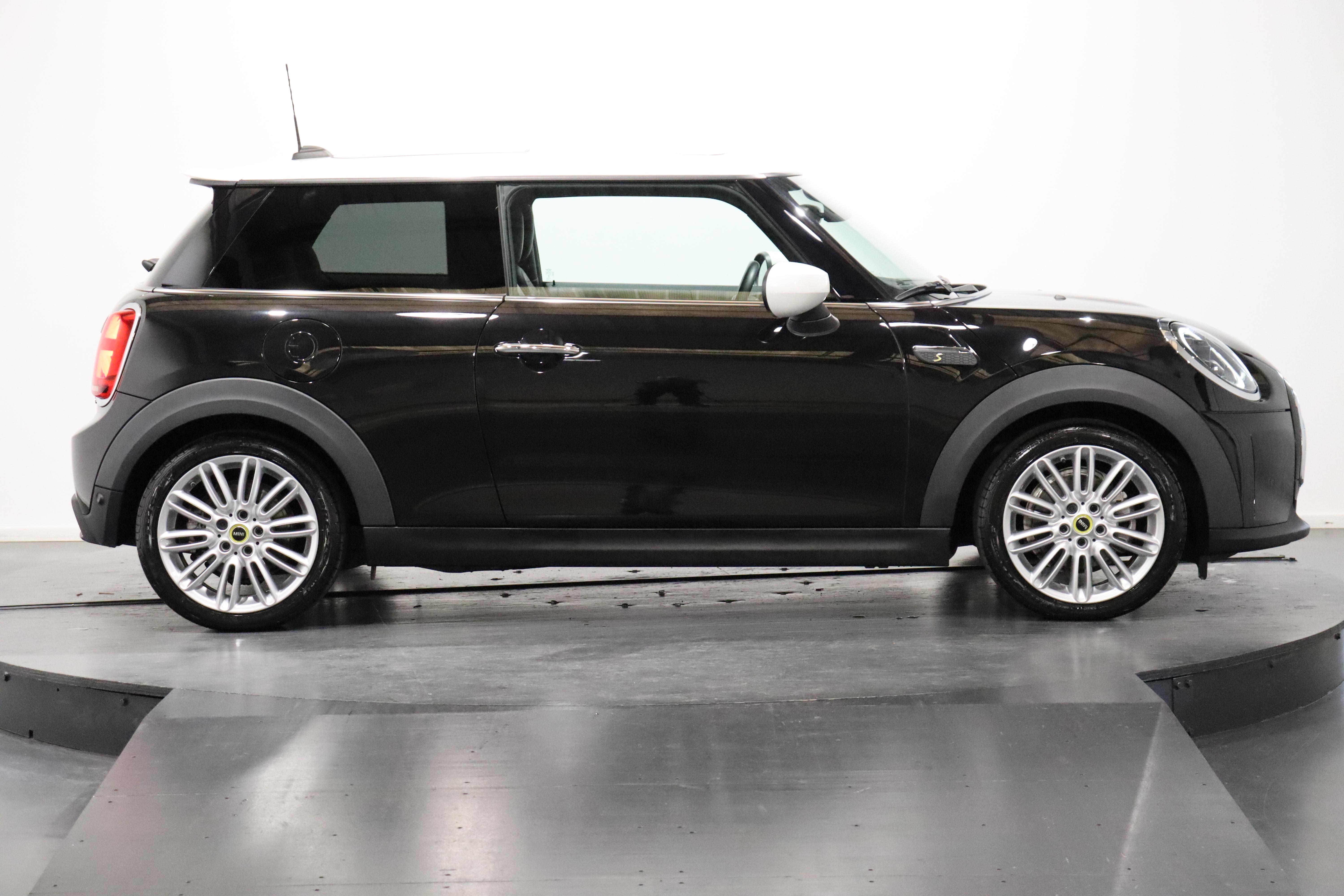 MINI F56 Cooper SE_2