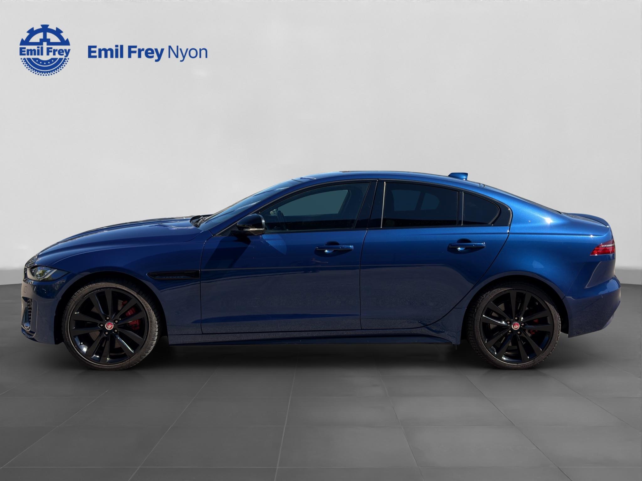 JAGUAR XE 2.0 T 300 R-Dynamic Black AWD_3