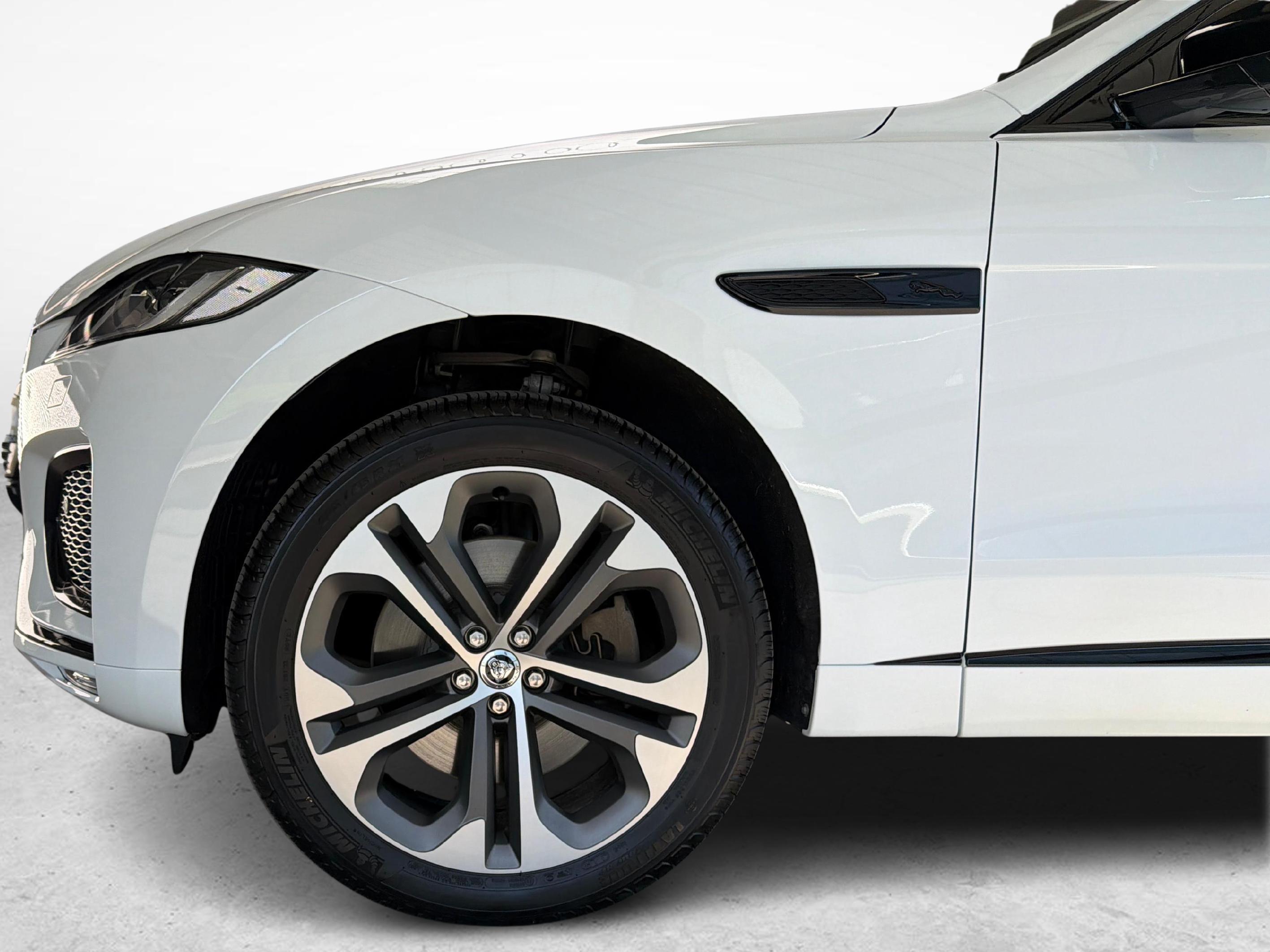 JAGUAR F-Pace 2.0 P400e R-Dynamic HSE AWD Plug In Hybrid 404PS_19