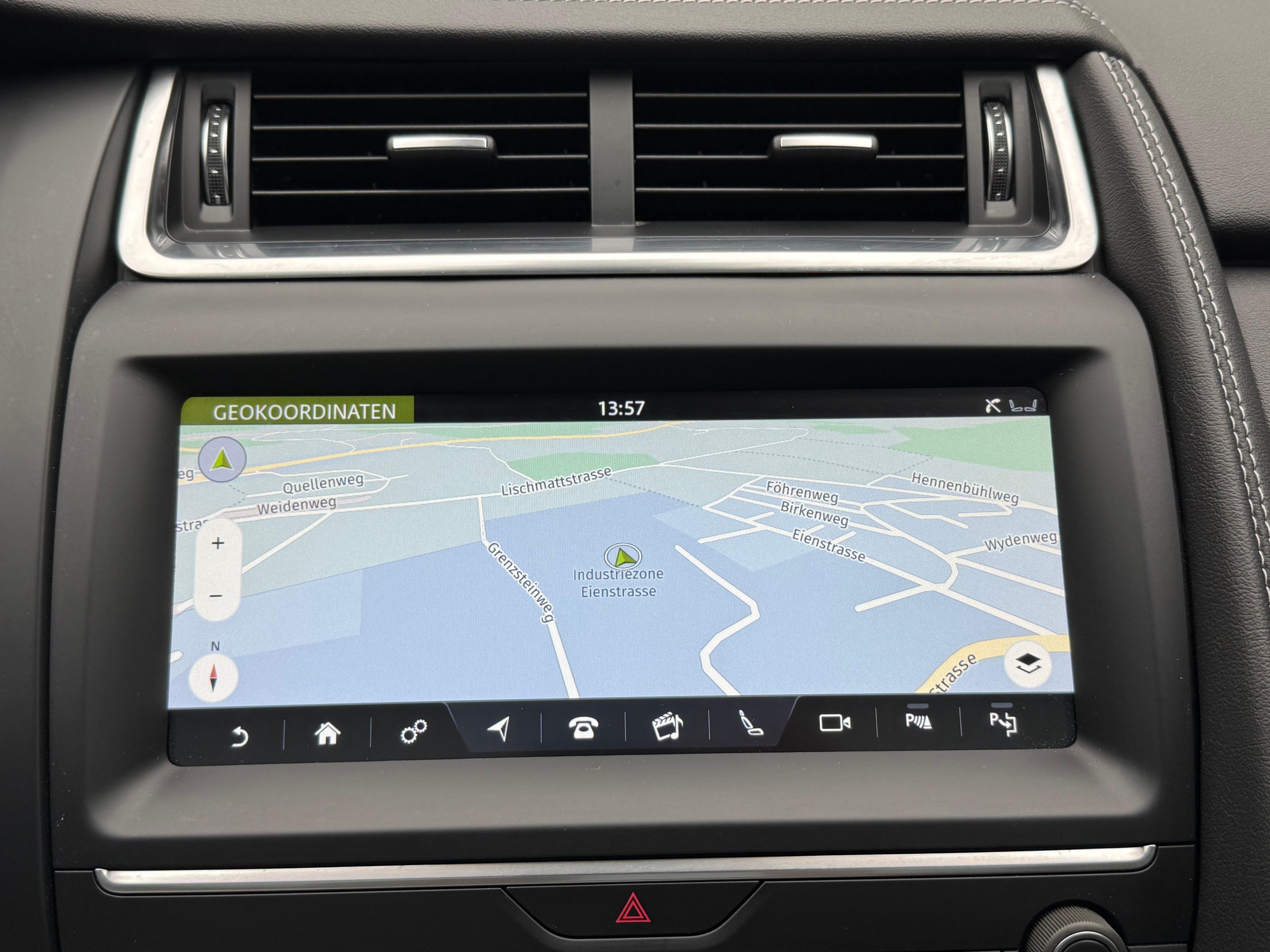 JAGUAR E-Pace 2.0 T 250 R-Dynamic SE AWD_18
