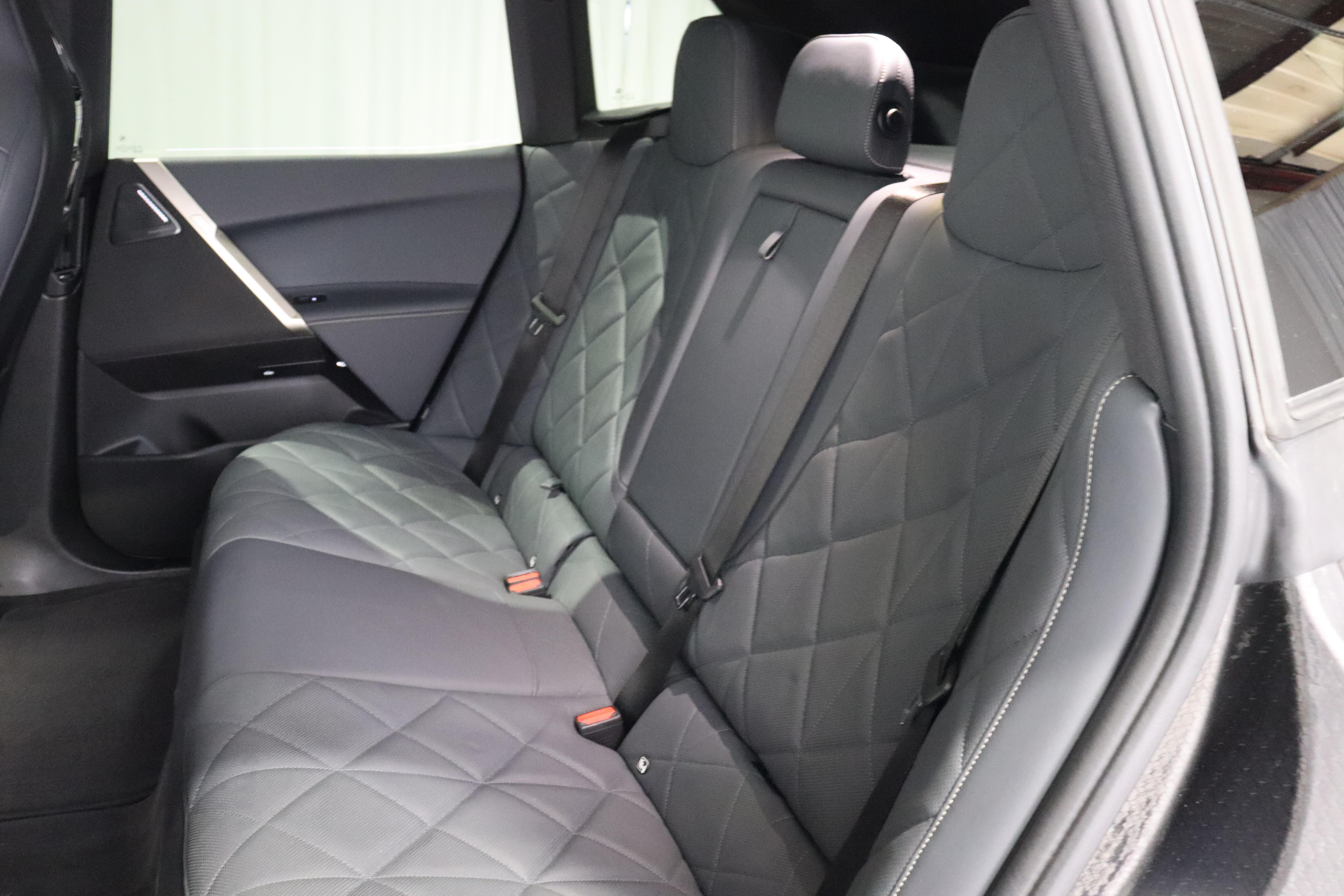 BMW iX M60_8