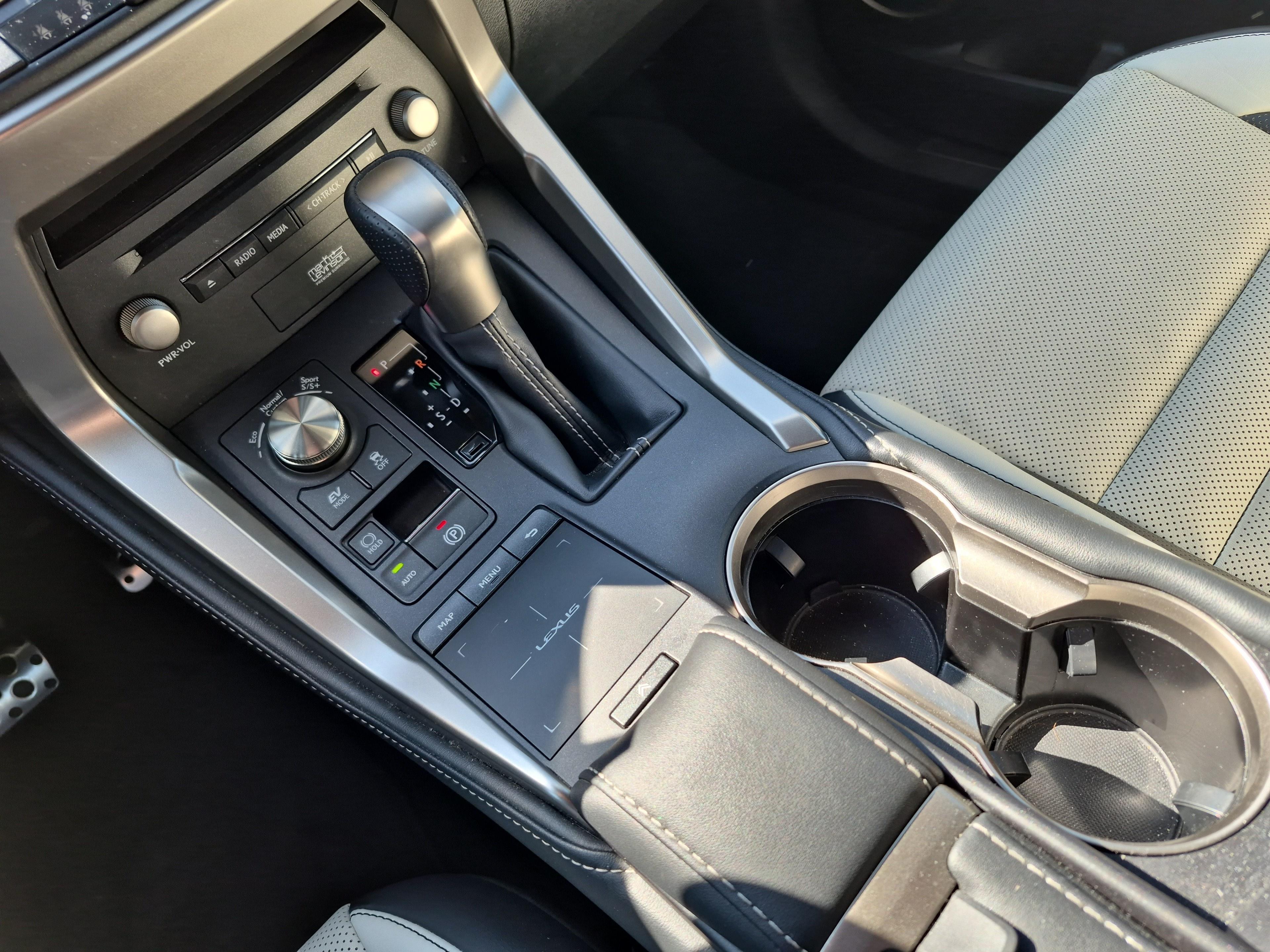 LEXUS NX 300h F-Sport / ab 3,99% Leasing bei Abschluss einer Protect Autoversicherung_16