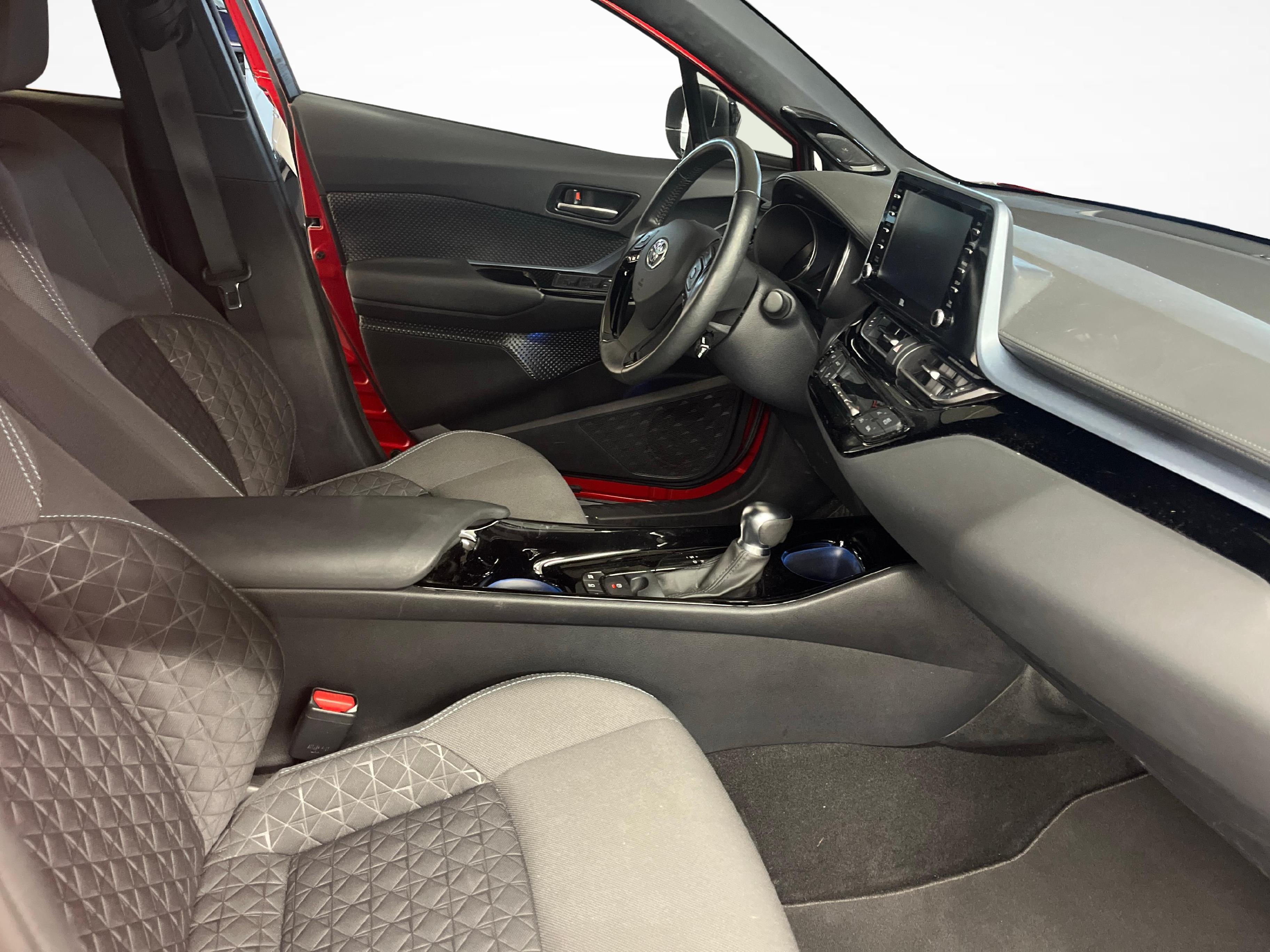 Toyota C-HR 2.0 VVTi HSD Trend_10