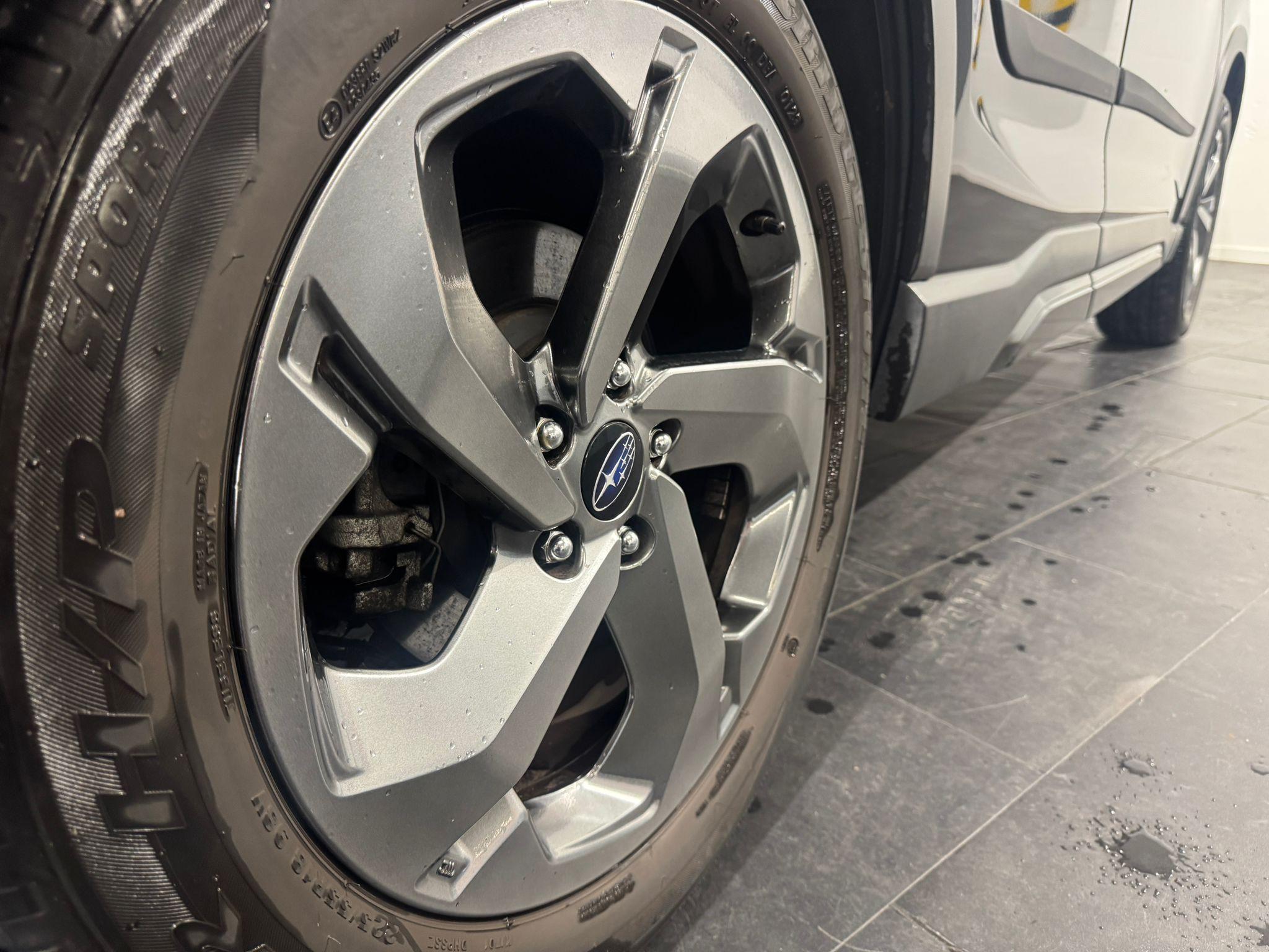 Subaru Forester Station 2.0i e-Boxer Black Edition_17