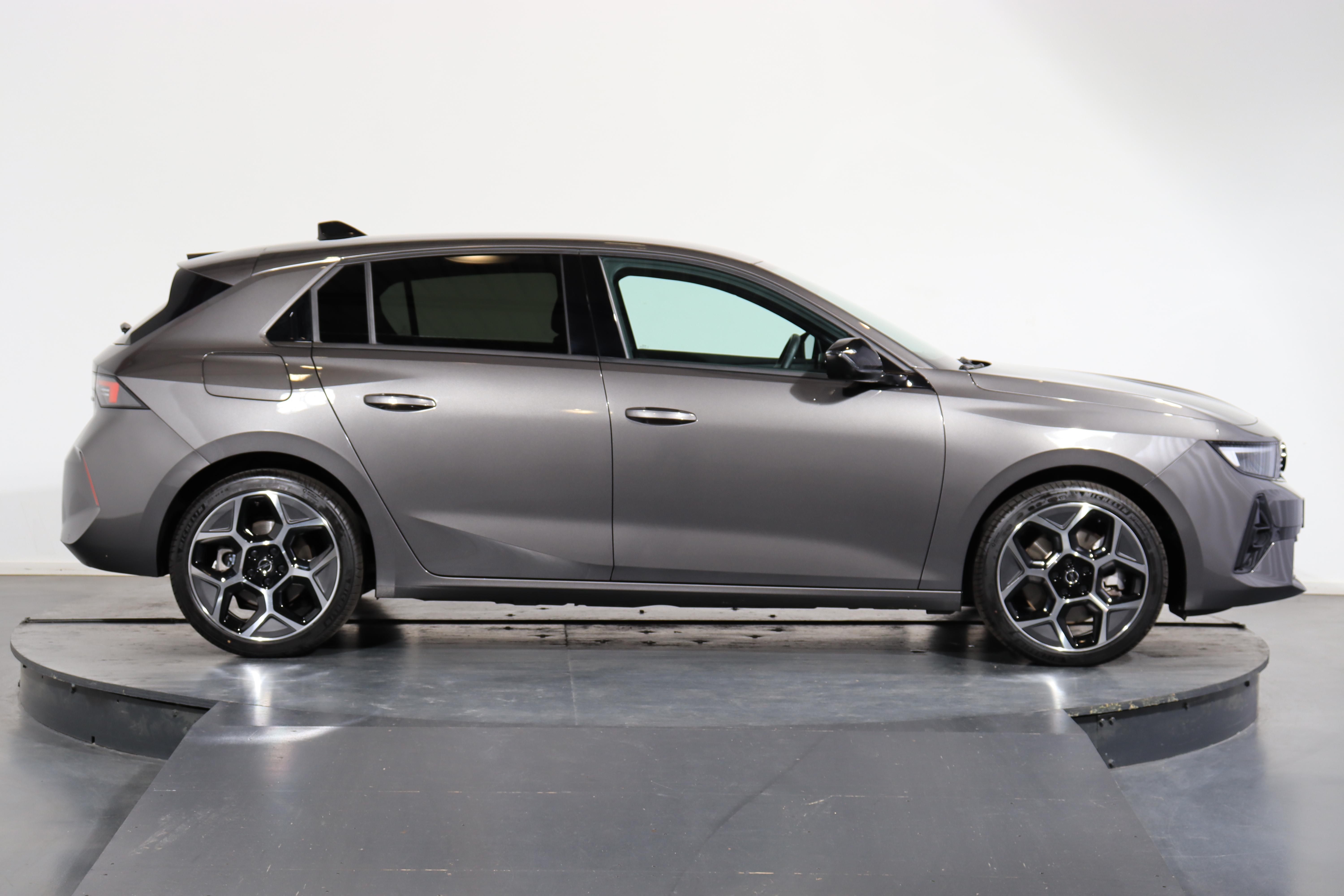 Opel Astra 1.6 T PHEV 180 Swiss Plus_2