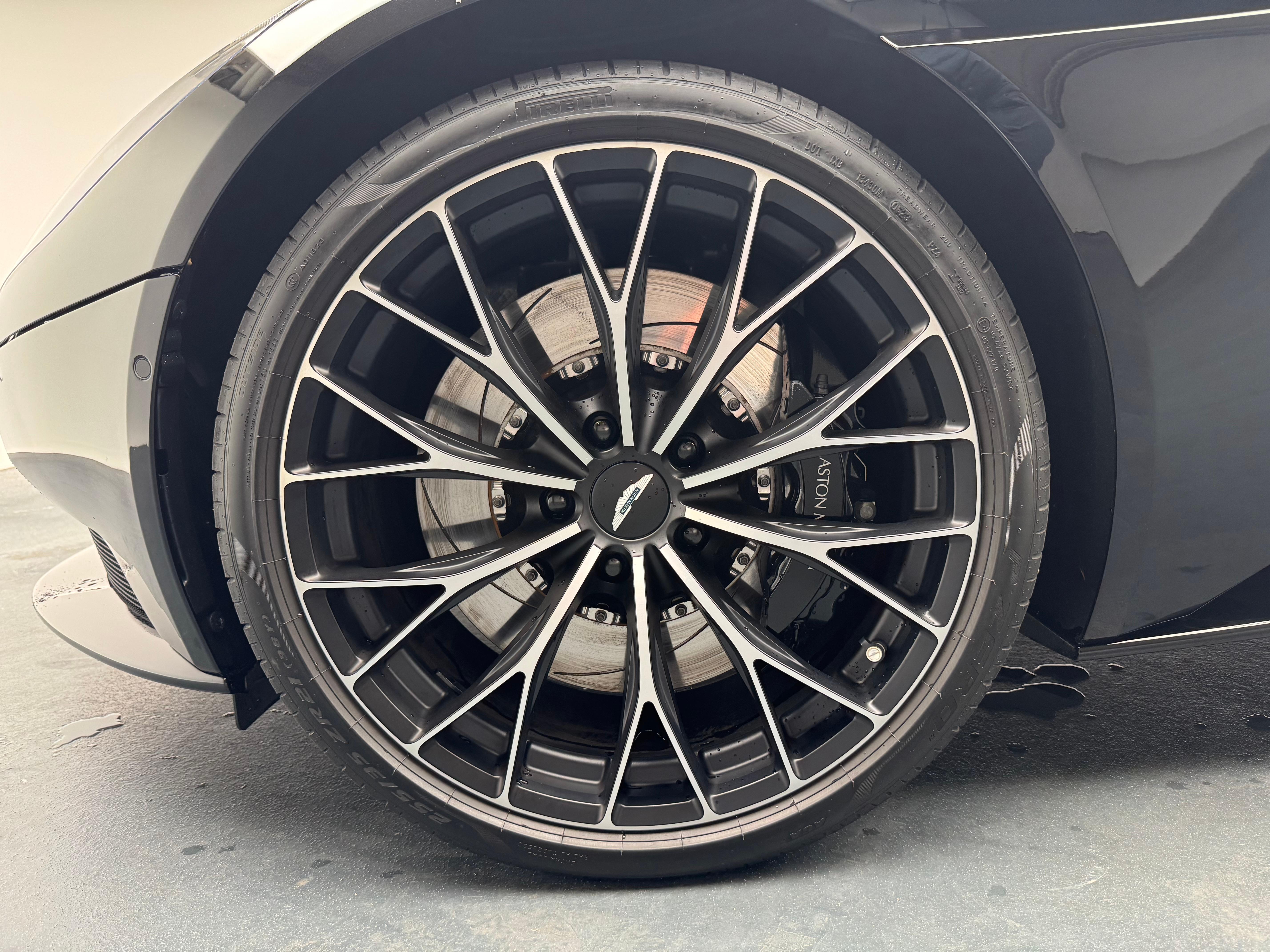 Aston Martin DB11 Coupé 4.0 V8 Bi-Turbo_17