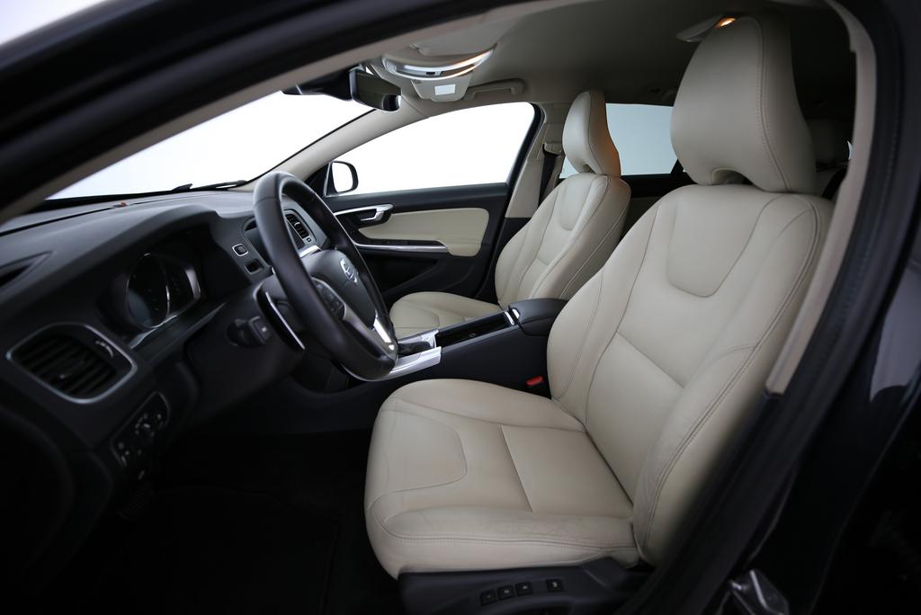 Volvo V60 2.4 D4 Summum AWD_4