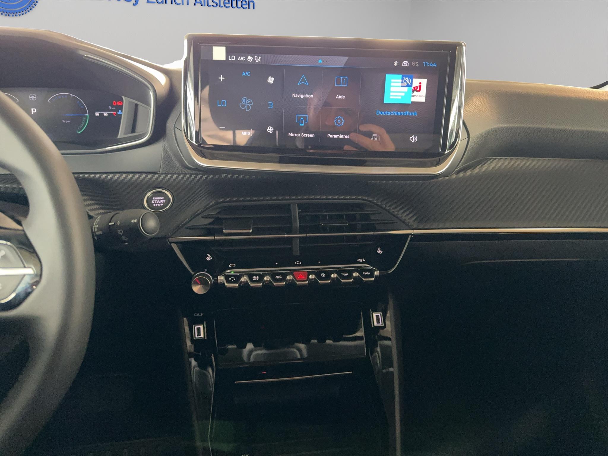 Peugeot 208 1.2 Hybrid Allure_11