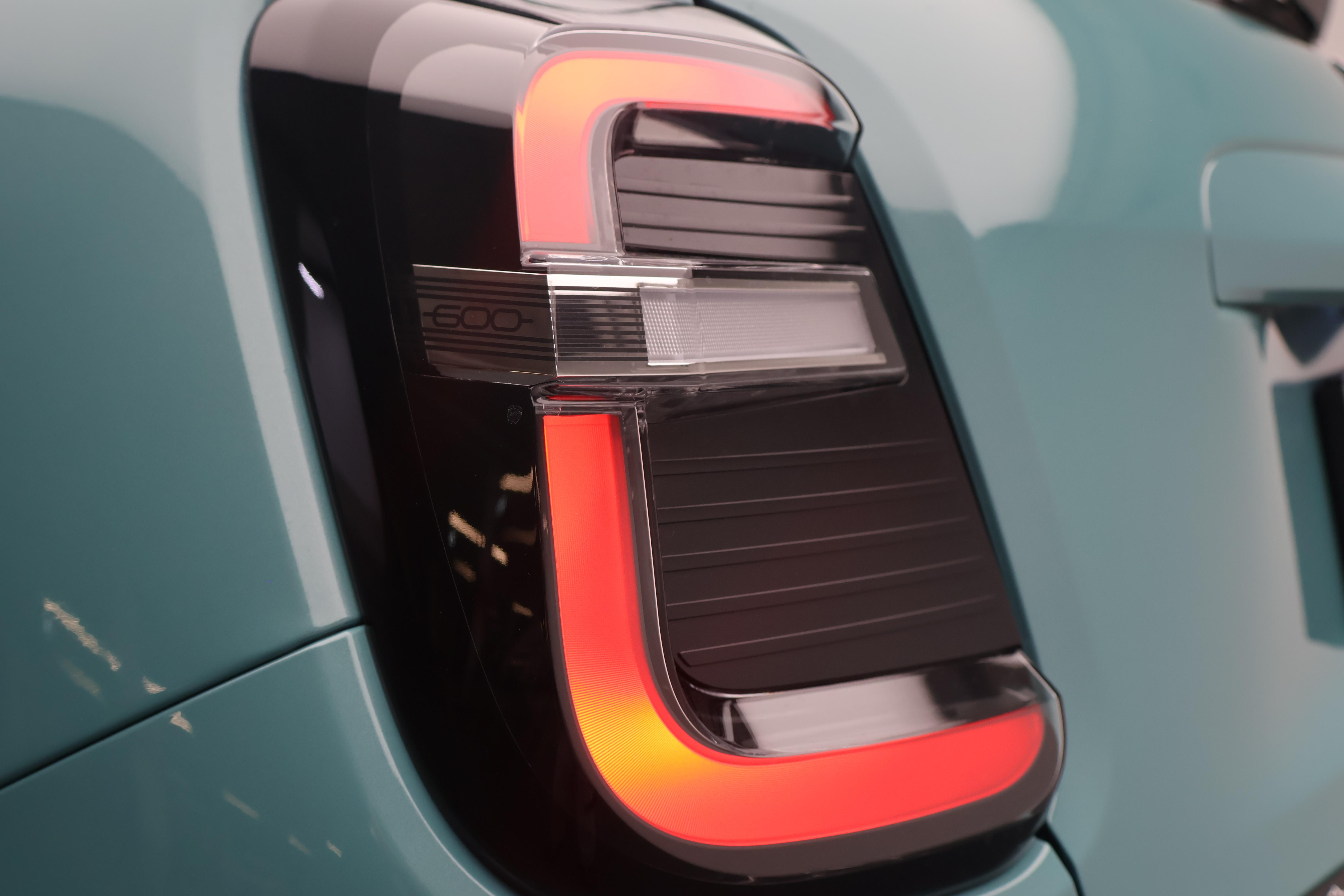Fiat 600 1.2 Hybrid Icon Swiss Edition_16