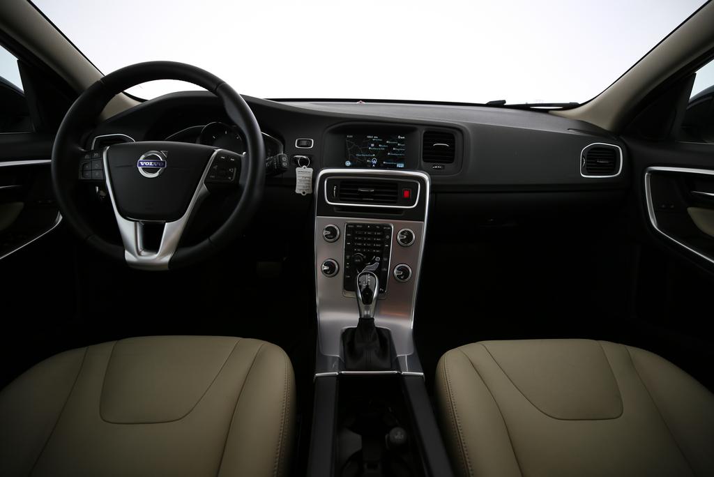 Volvo V60 2.4 D4 Summum AWD_5