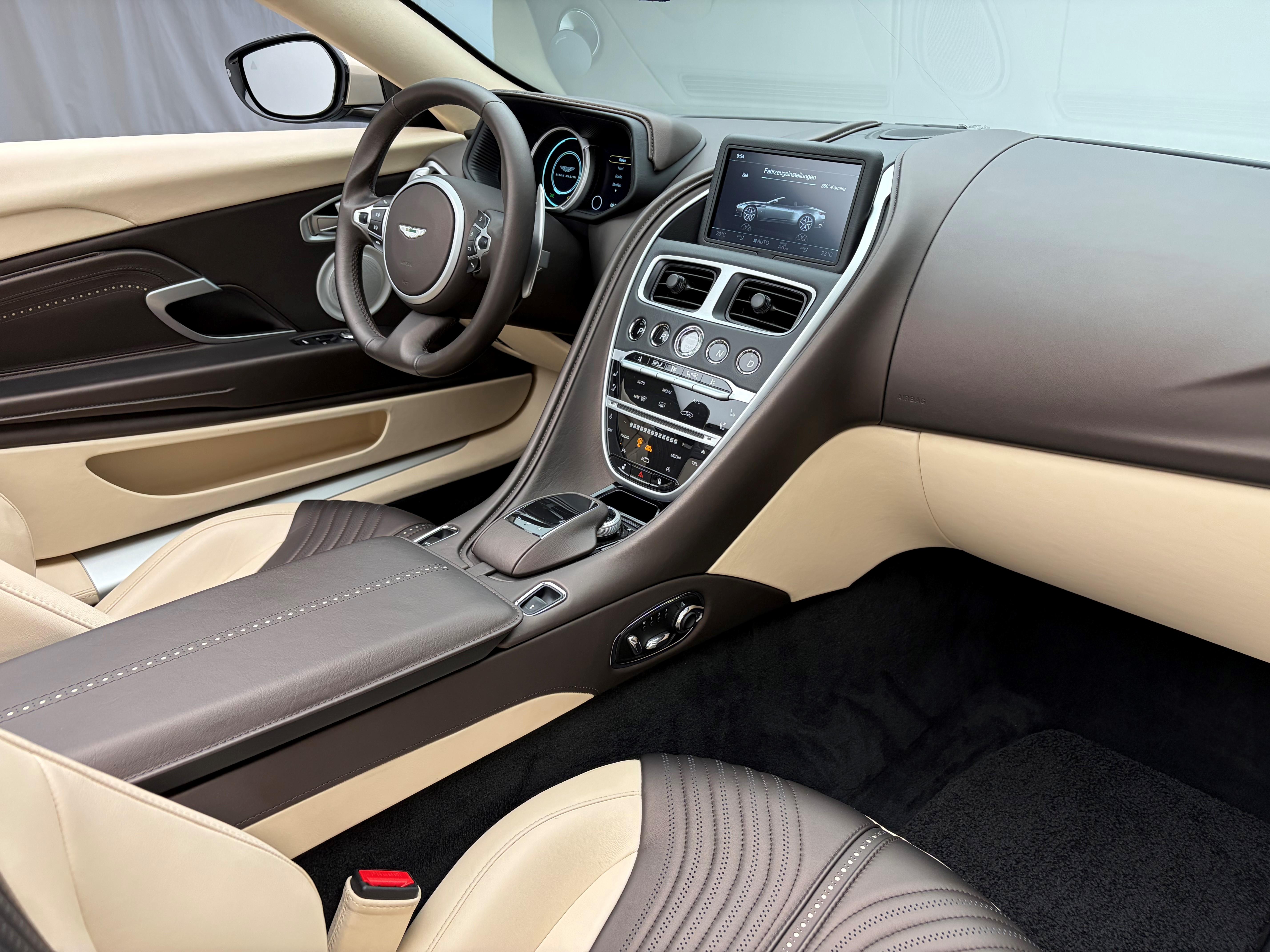 Aston Martin DB11 Volante 4.0 V8 Bi-Turbo_11