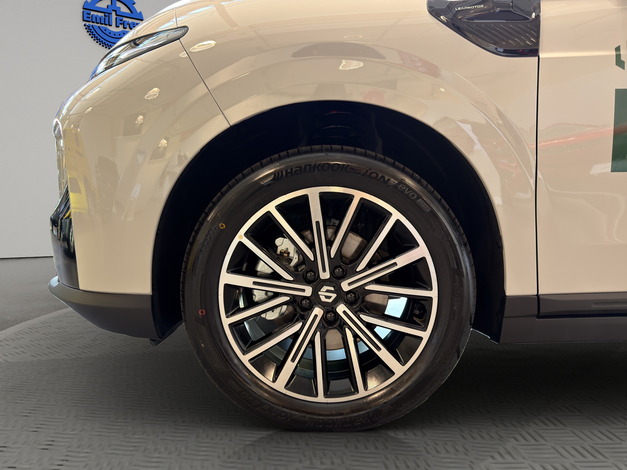 LEAPMOTOR B10 1.5 Hybrid EV_10